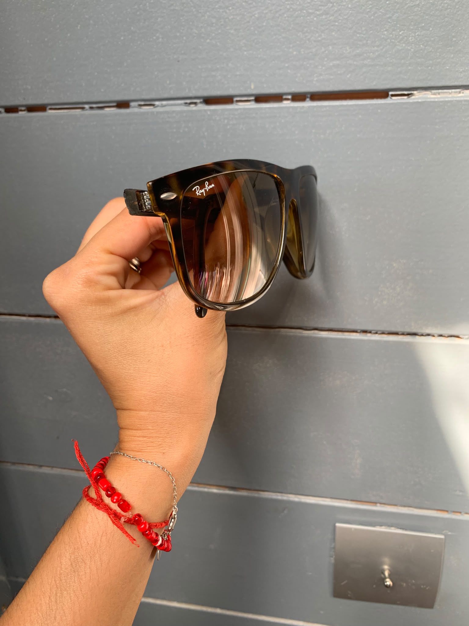 Ray-Ban Tortoise RB4147 710/51 Lunettes de Soleil Unisexe One Size