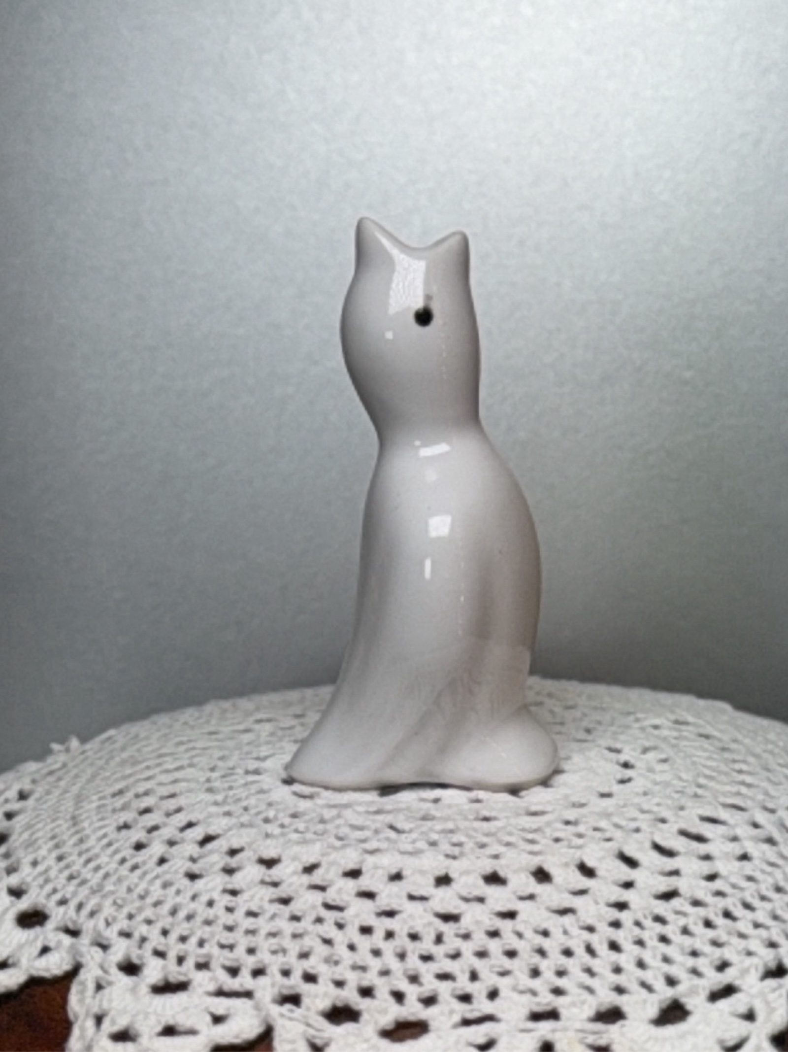 White Ceramic Cat Figurine Decorative Sculpture image 2