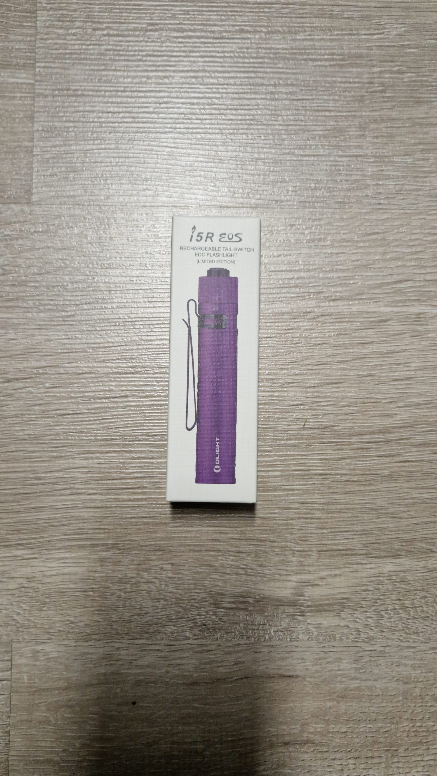 Olight Purple i5R EOS LED Taschenlampe *Limited Edition* image 2