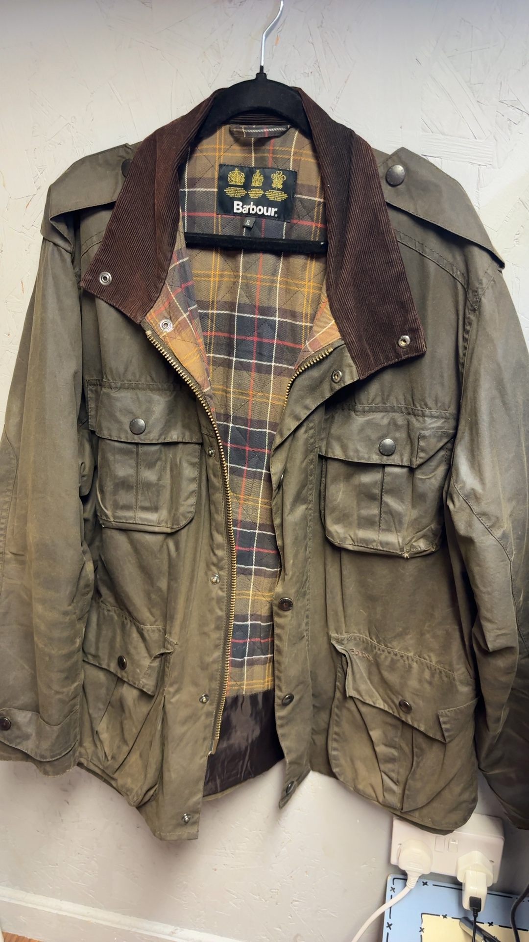 Barbour Olive Wax Cotton Field Jacket XL Classic Tartan Lining very good condition image 2