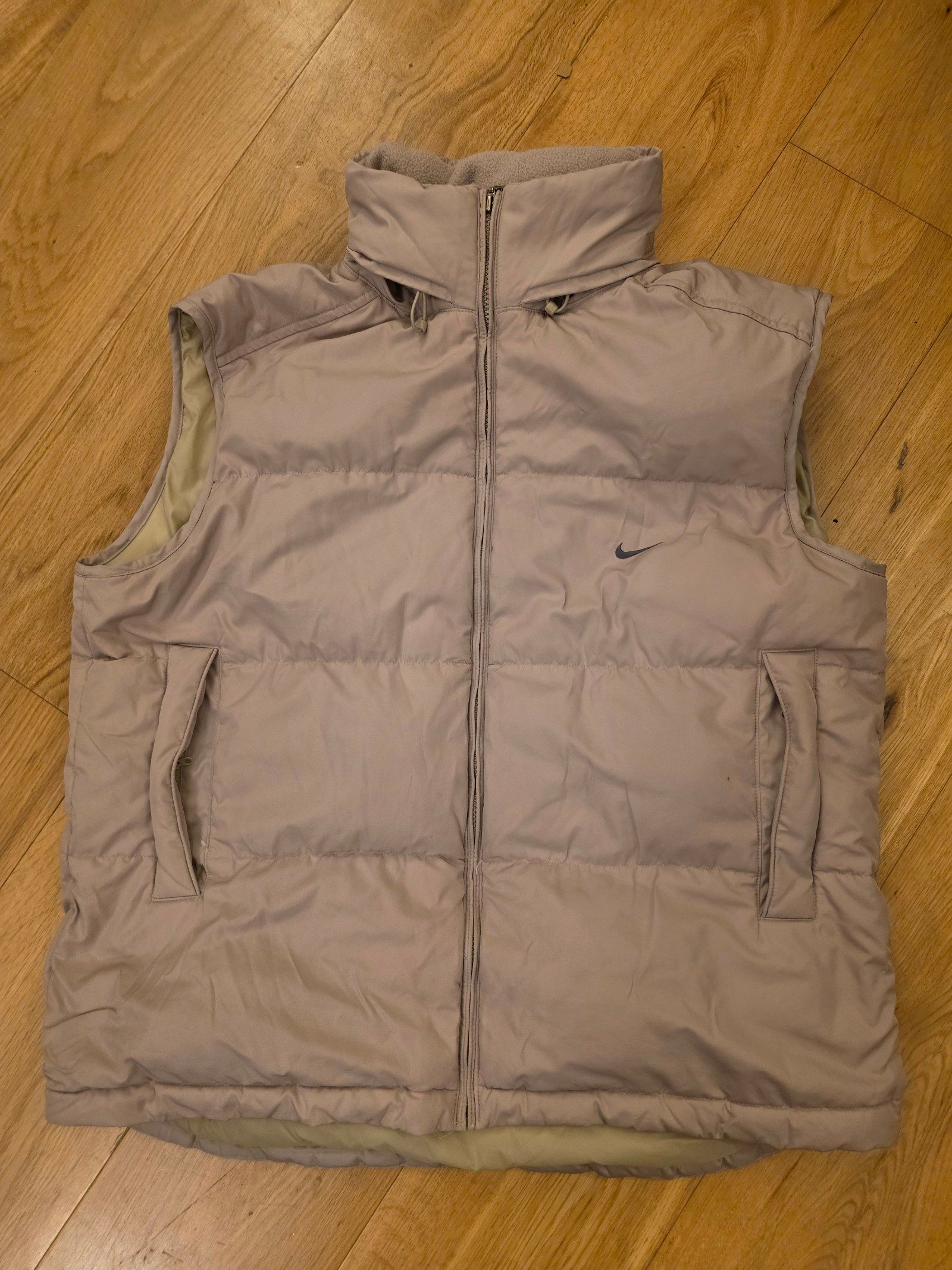 Vintage Nike Beige Hooded Insulated Puffer Gilet.