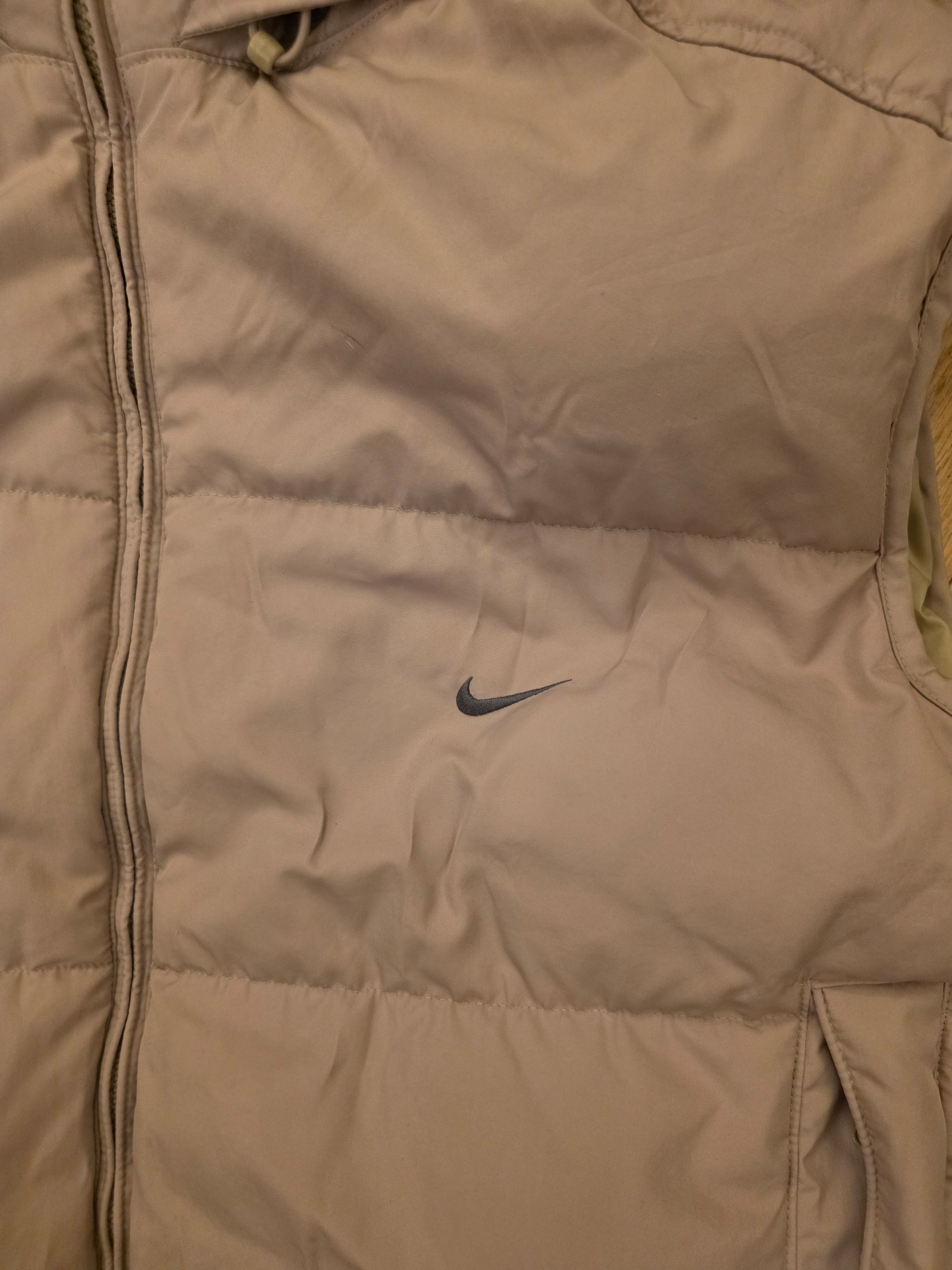 Vintage Nike Beige Hooded Insulated Puffer Gilet. image 2