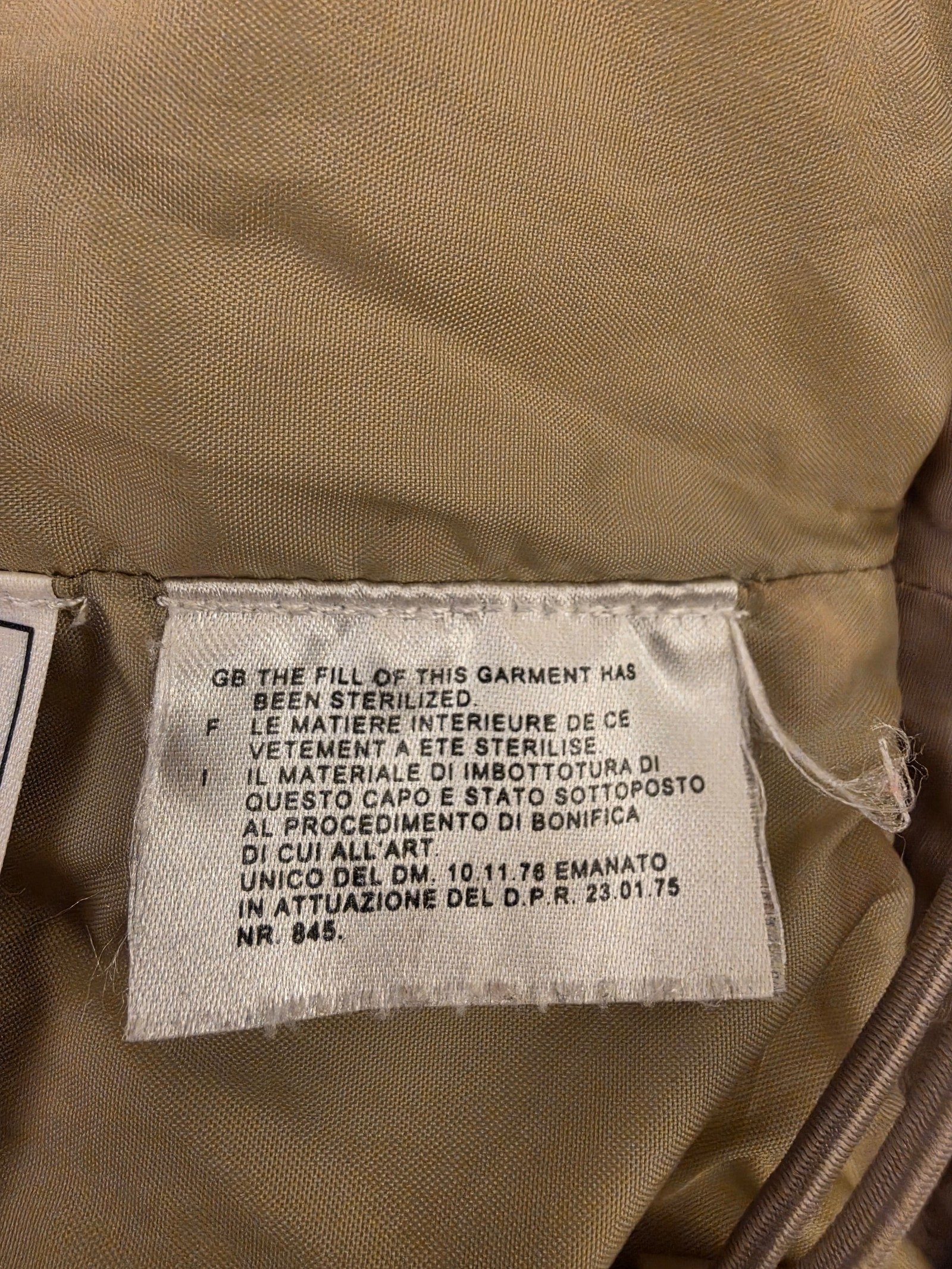 Vintage Nike Beige Hooded Insulated Puffer Gilet. image 8