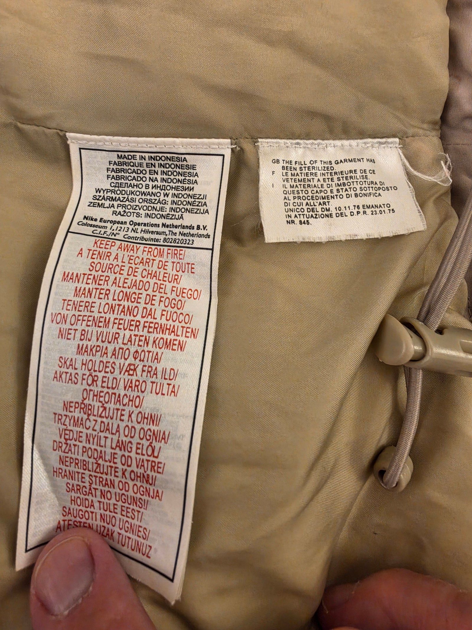 Vintage Nike Beige Hooded Insulated Puffer Gilet. image 7