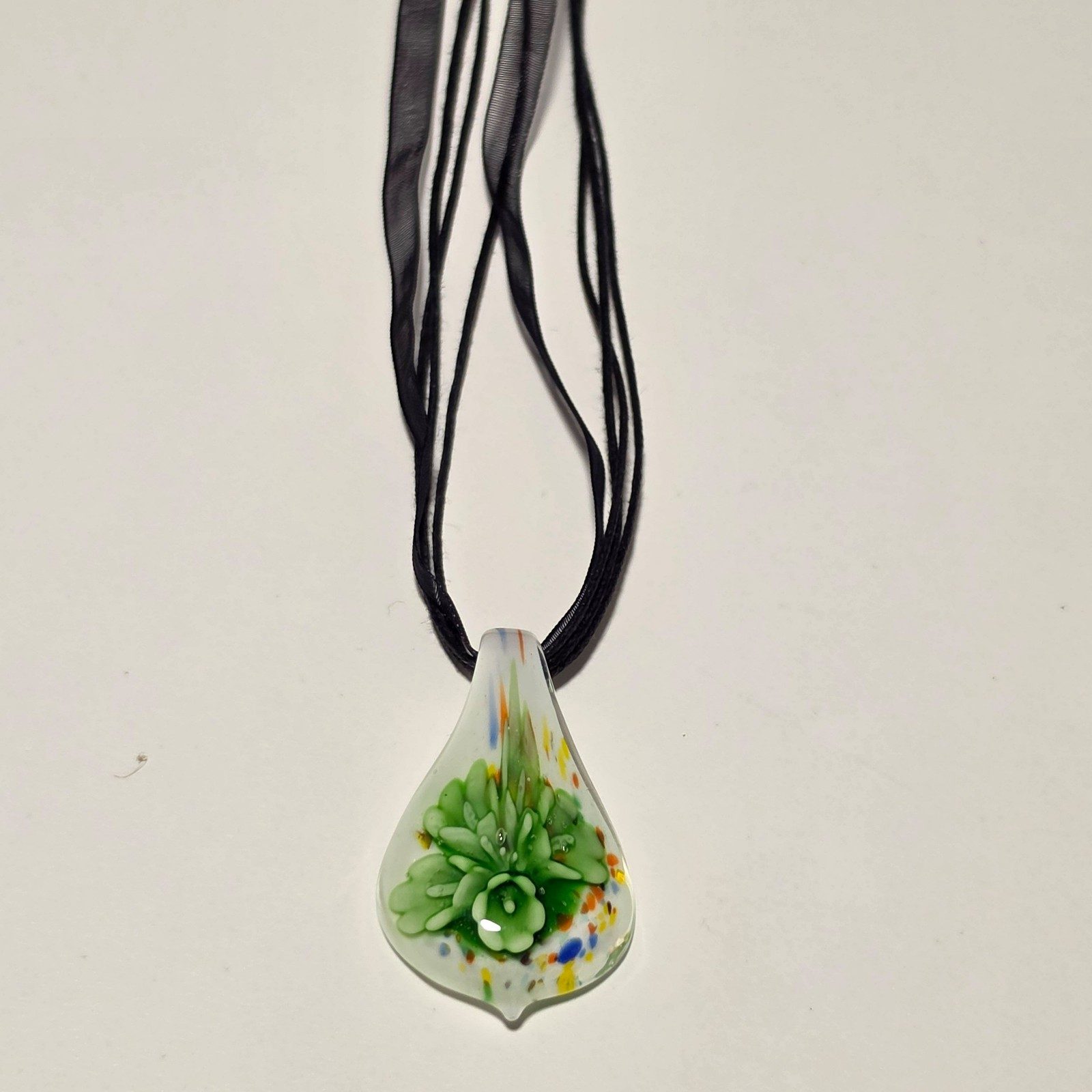 Glass Flower Pendant Necklace Multi-Coloured .b8