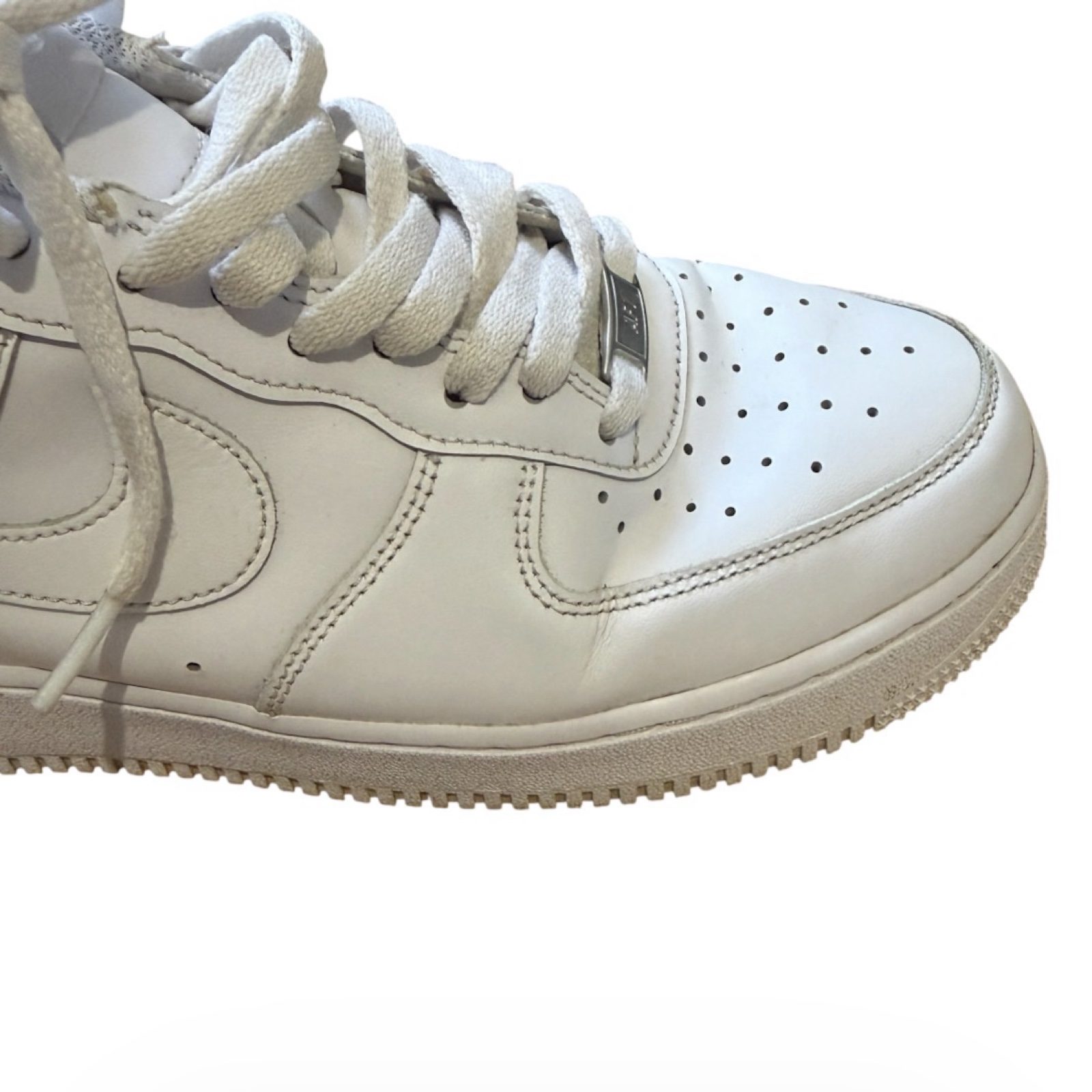 Nike Air Force 1 ‘07 men’s white trainers, style CW2288-111. Details: • Brand: Nike • Style: Low-top, lace-up • Colour: White • Labelled size: UK 8.5 / EU 43 / US 9.5 / CM 27.5 • Materials: Leather upper; textile lining; rubber outsole. • Features: Swoosh logos, perforated toe and padded collar. • Condition: Used, with creasing, scuffs and discolouration. IMPORTANT: Two holes in the inner heel lining of EACH shoe, with frayed fabric and the underlying layer exposed. Please review the close-up damage photos before buying. White appears warmer in some photos due to lighting. Fast UK dispatch. Offers welcome. Please check the photos, labelled size and measurements carefully before purchasing. image 5