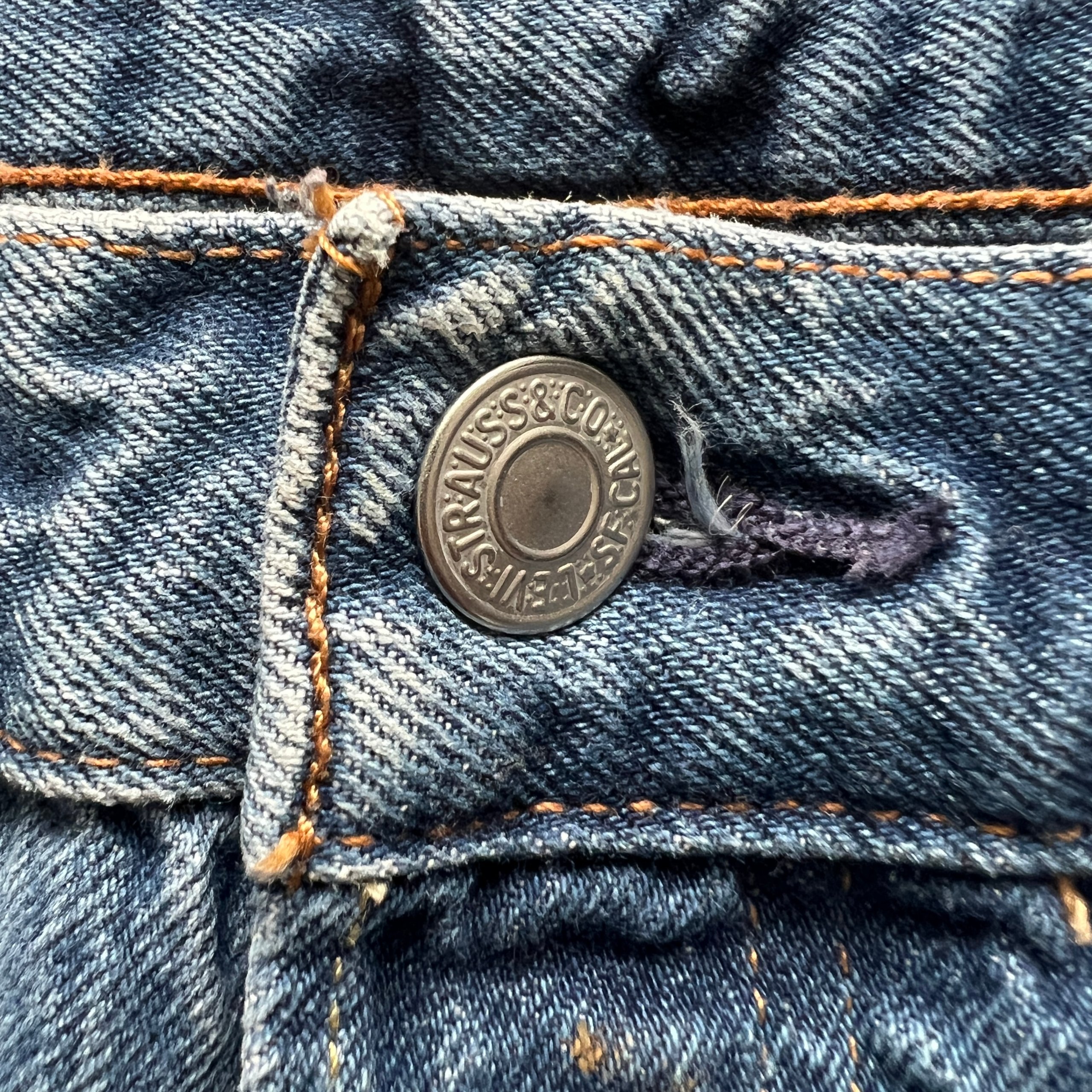 Vintage Levis 501 Blue Denim Jeans Mens W34 L32 Straight Leg Button Fly Made in Poland image 3