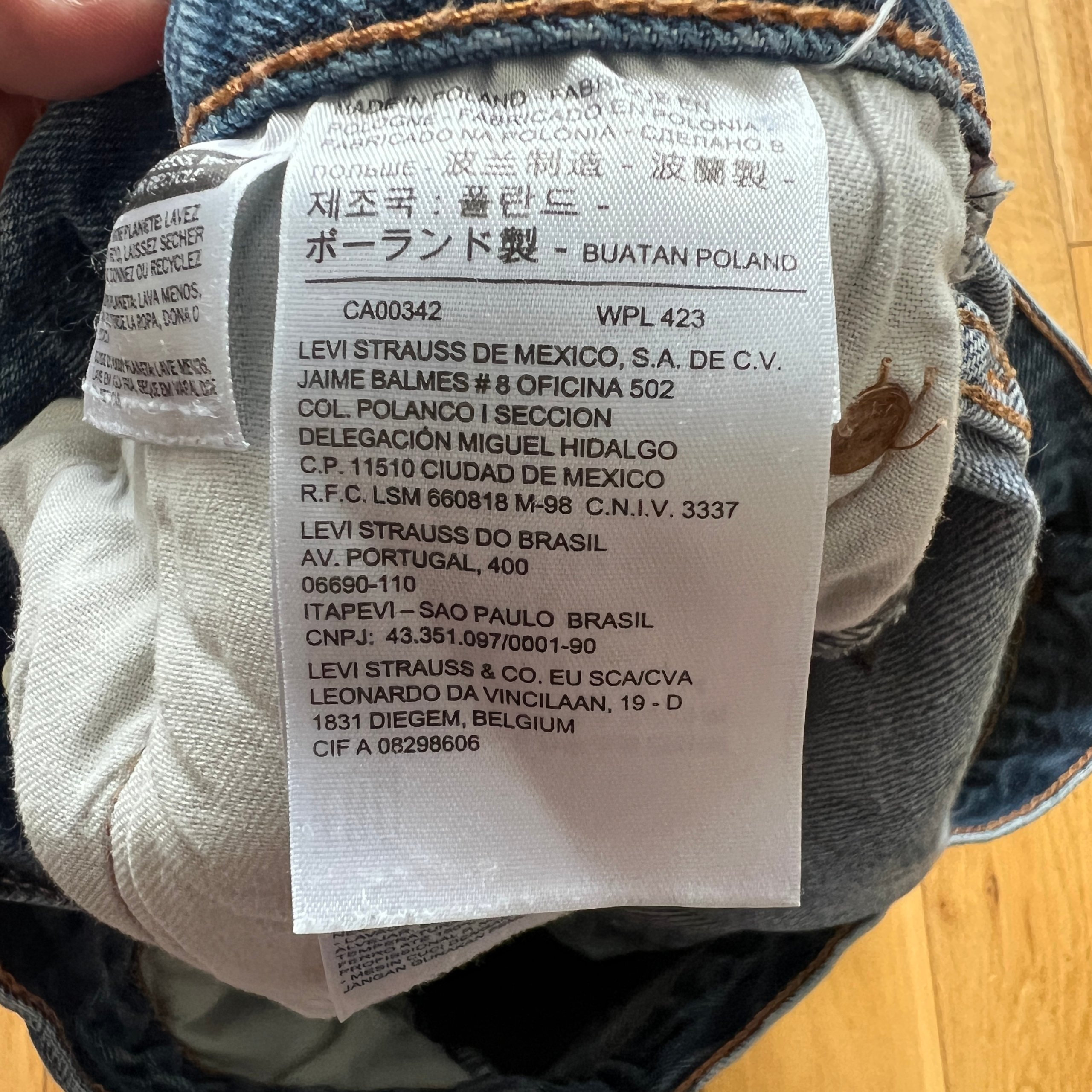 Vintage Levis 501 Blue Denim Jeans Mens W34 L32 Straight Leg Button Fly Made in Poland image 6