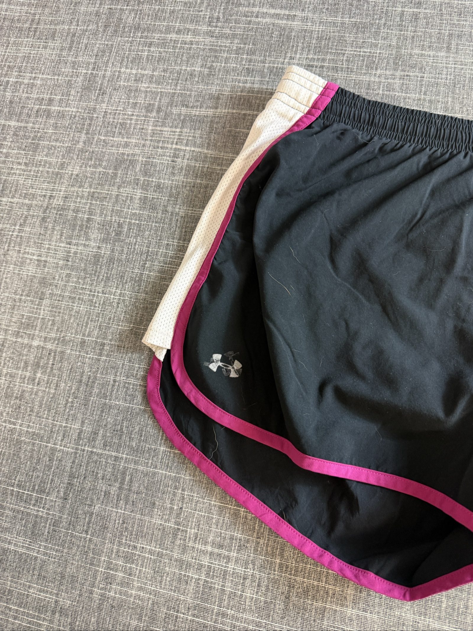 Under Armour Women’s Running Shorts Large Black White with Pink Trim image 2