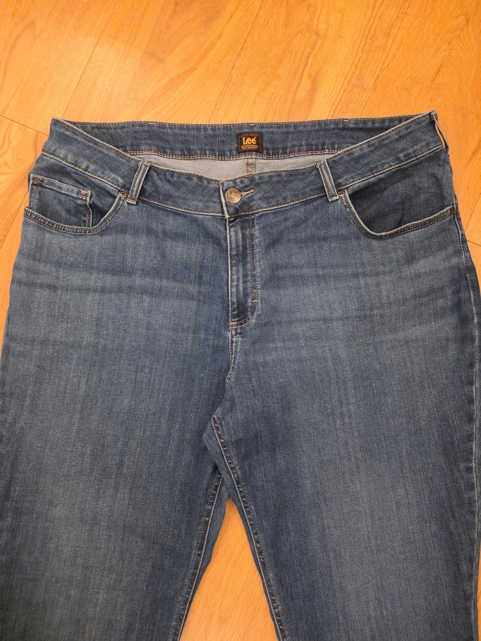 Lee Women's Blue Jeans Size 22 image 2