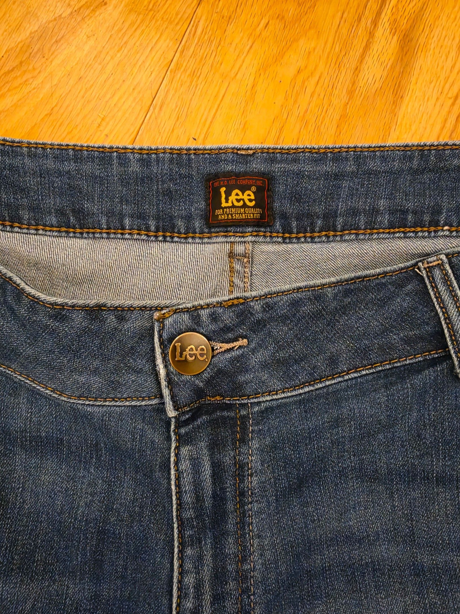 Lee Women's Blue Jeans Size 22 image 3