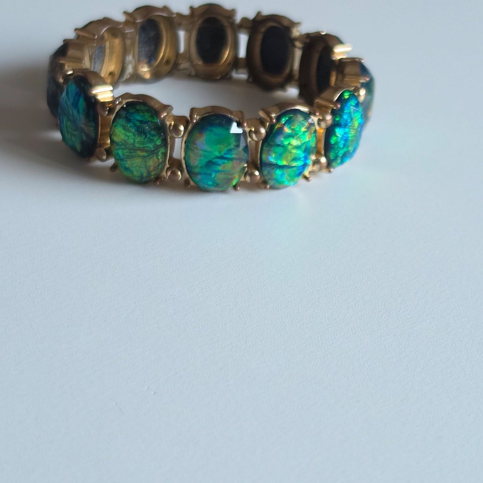 Green Iridescent Oval Stone Stretch Bracelet Gold Tone.b9 image 2