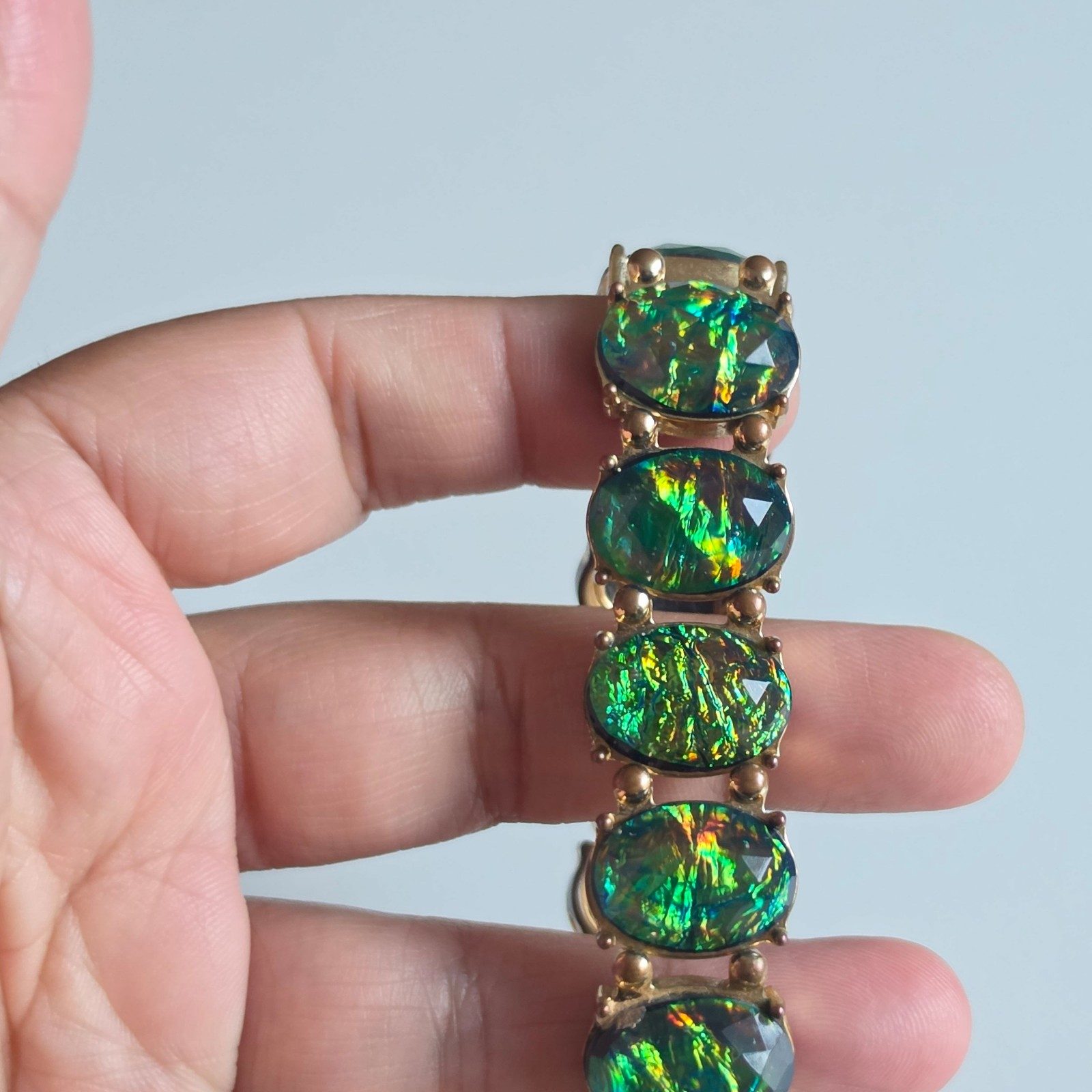 Green Iridescent Oval Stone Stretch Bracelet Gold Tone.b9 image 3