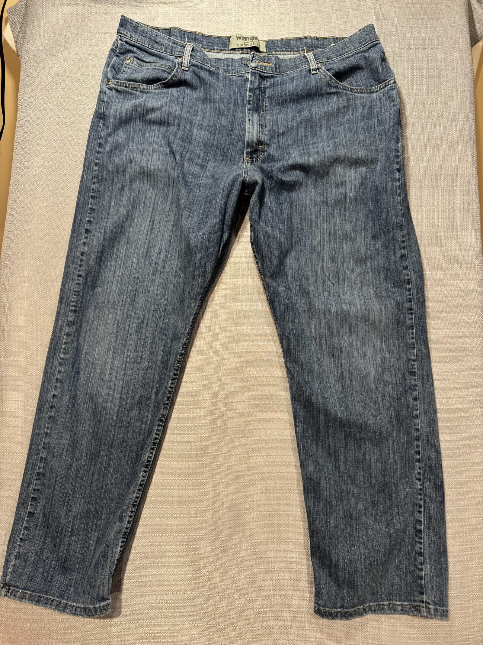 Men’s Wrangler Authentics Relaxed Fit Jeans – Medium Wash Blue – 40x30