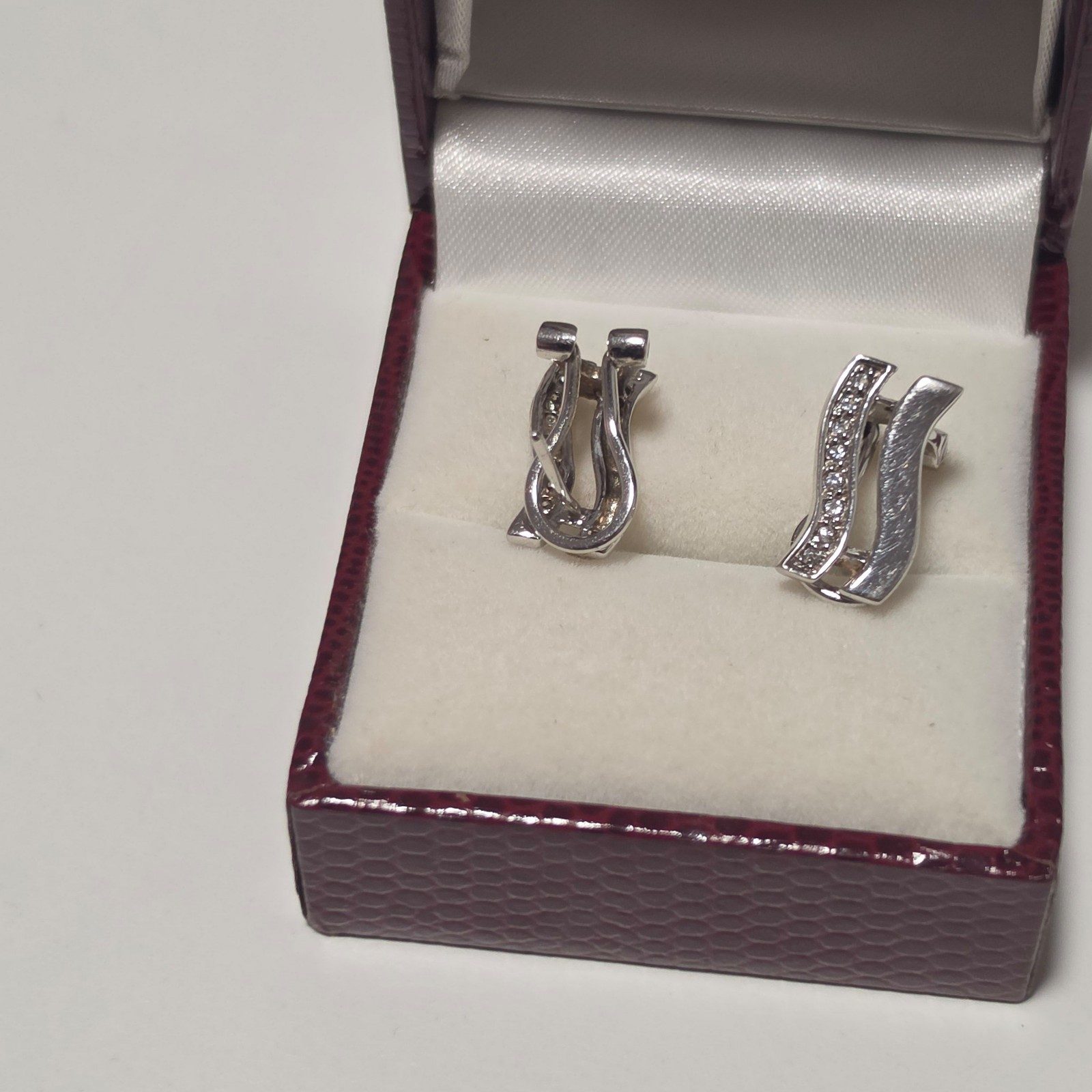 926 sterling Silver Tone Sparkling Rhinestone Earrings.b8 image 3