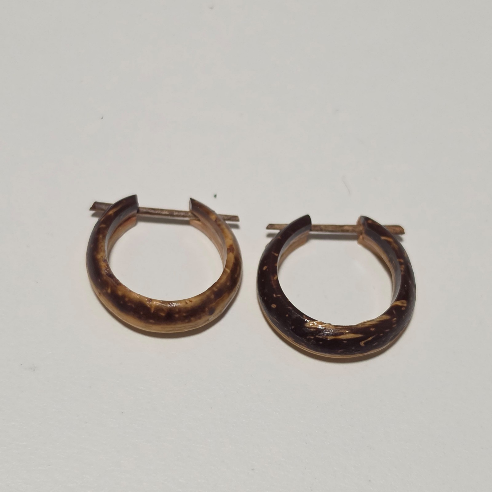 Coconut shell earrings. B8