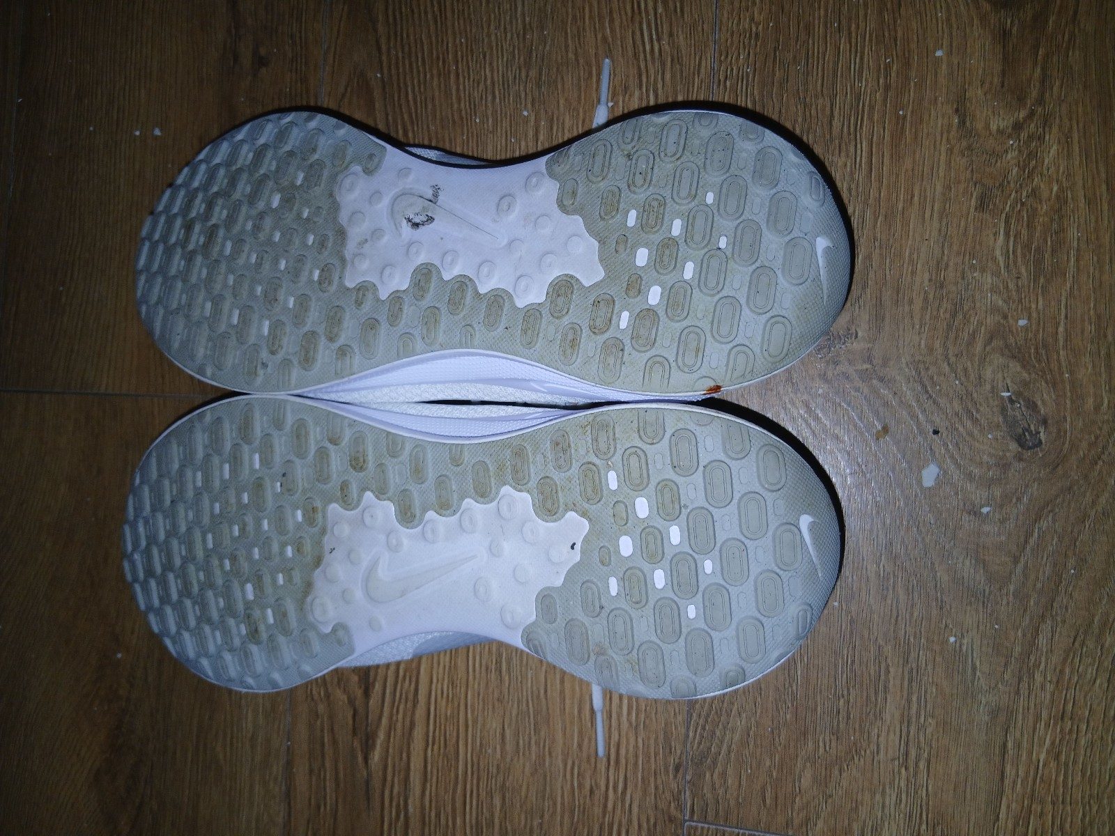 Nike White Running Shoes US 10.5 Comfortable Fit