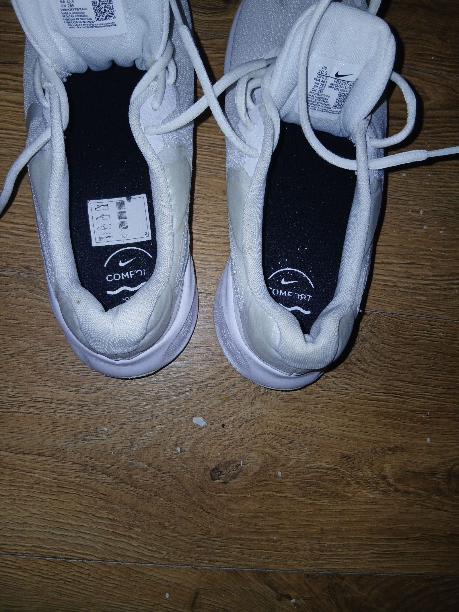 Nike White Running Shoes US 10.5 Comfortable Fit image 3