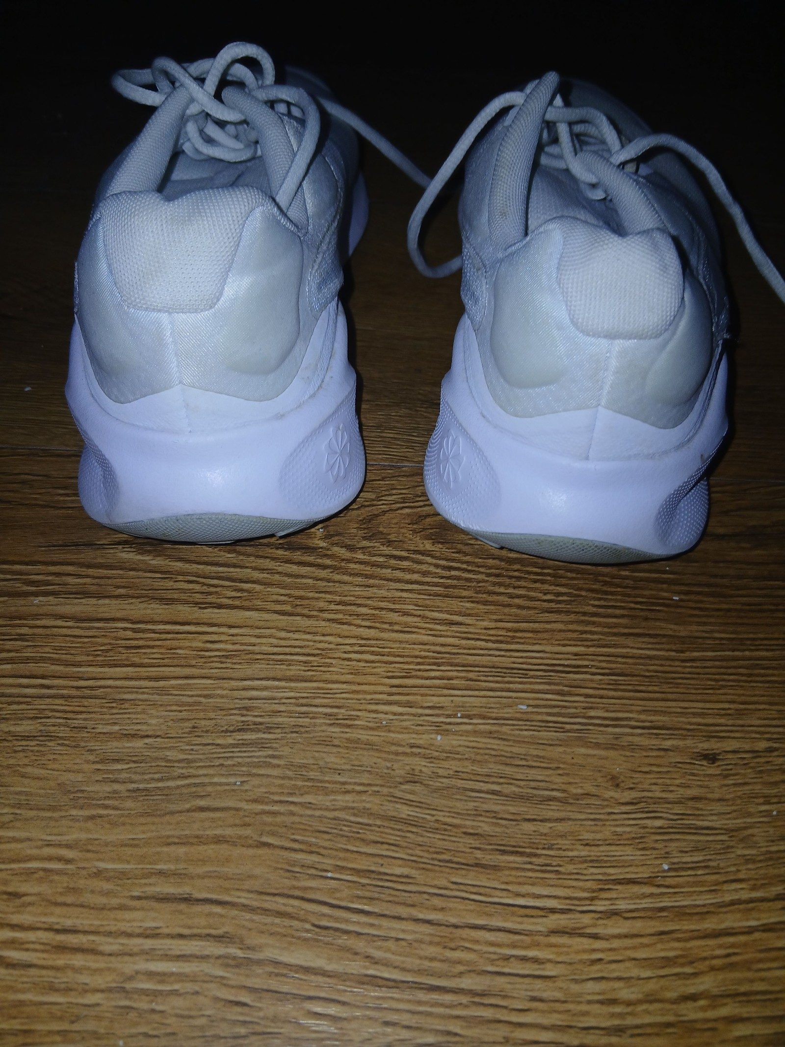 Nike White Running Shoes US 10.5 Comfortable Fit image 4