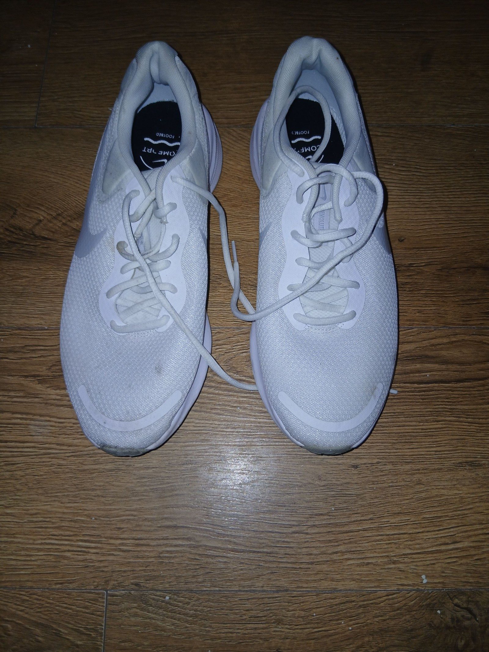 Nike White Running Shoes US 10.5 Comfortable Fit image 5