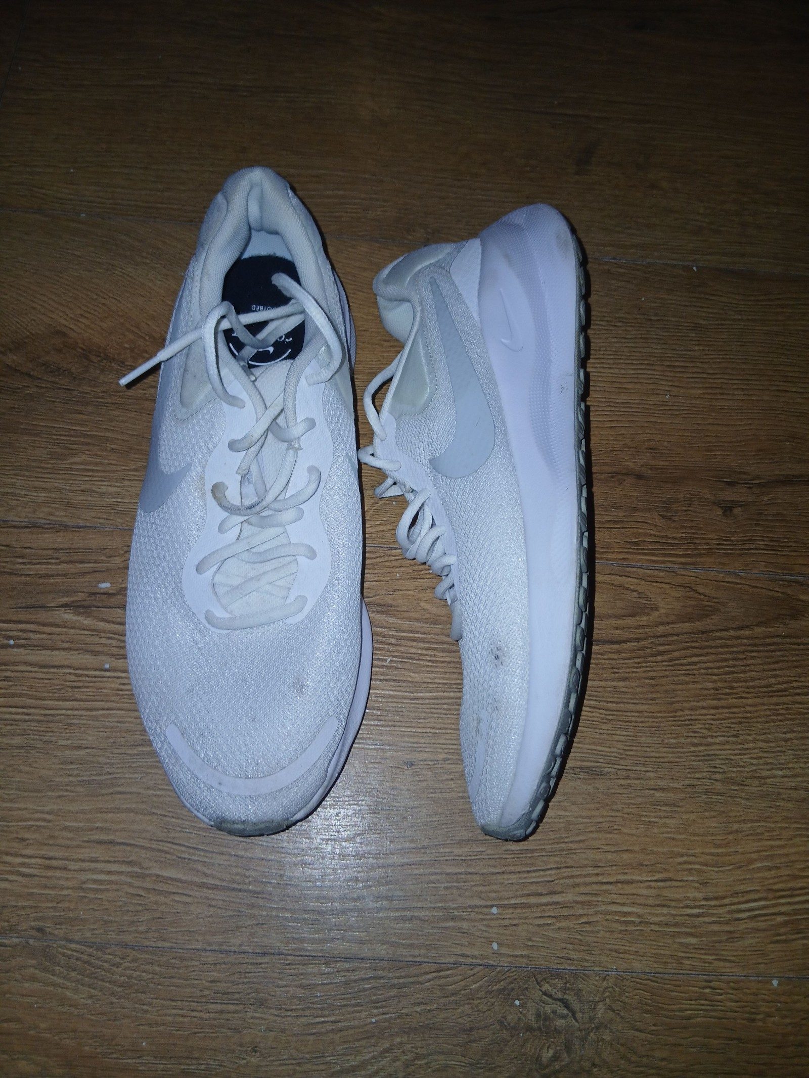 Nike White Running Shoes US 10.5 Comfortable Fit image 7