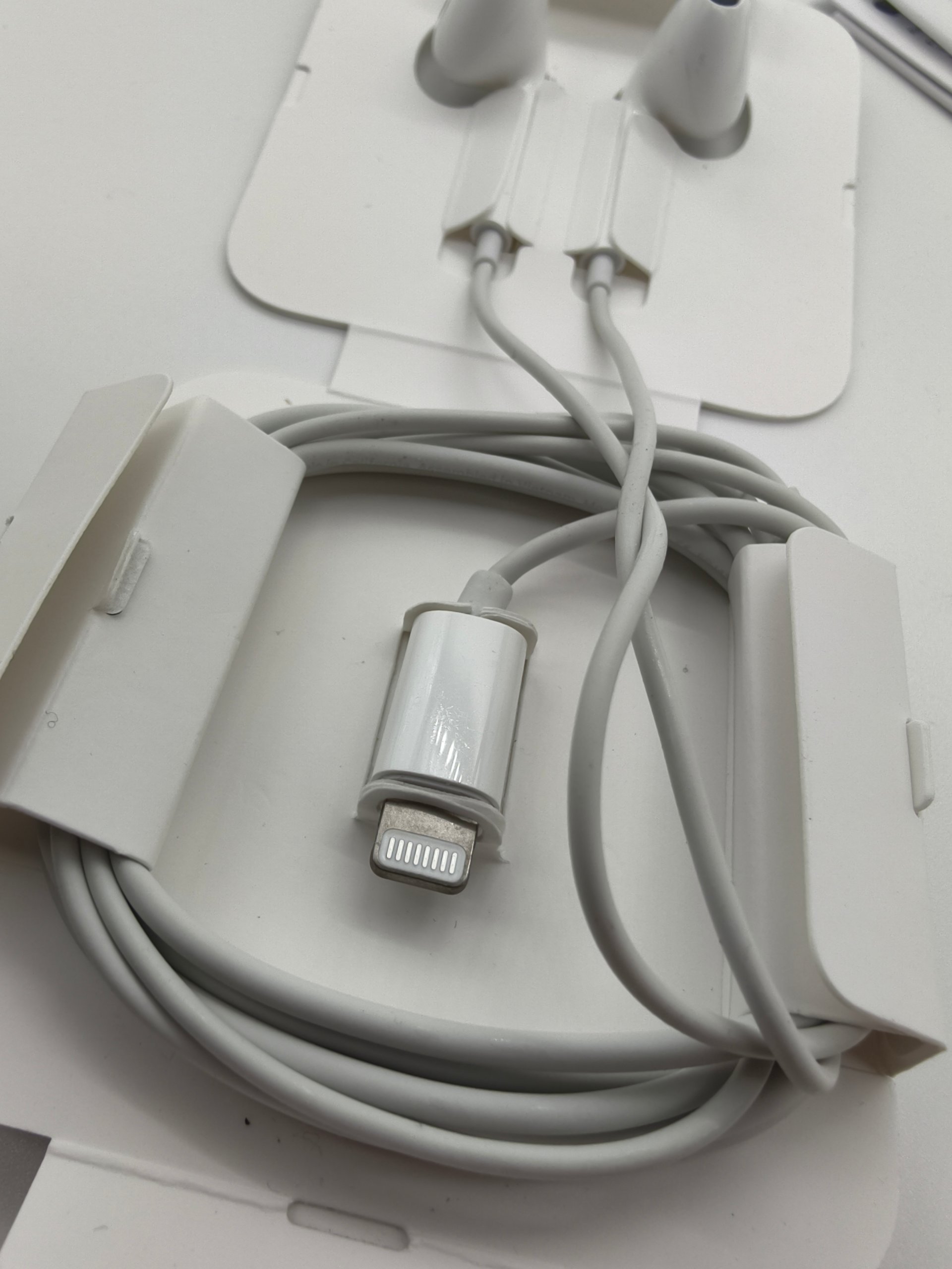 Apple EarPods Lightning Connector Bianchi Cuffie Auricolari image 3