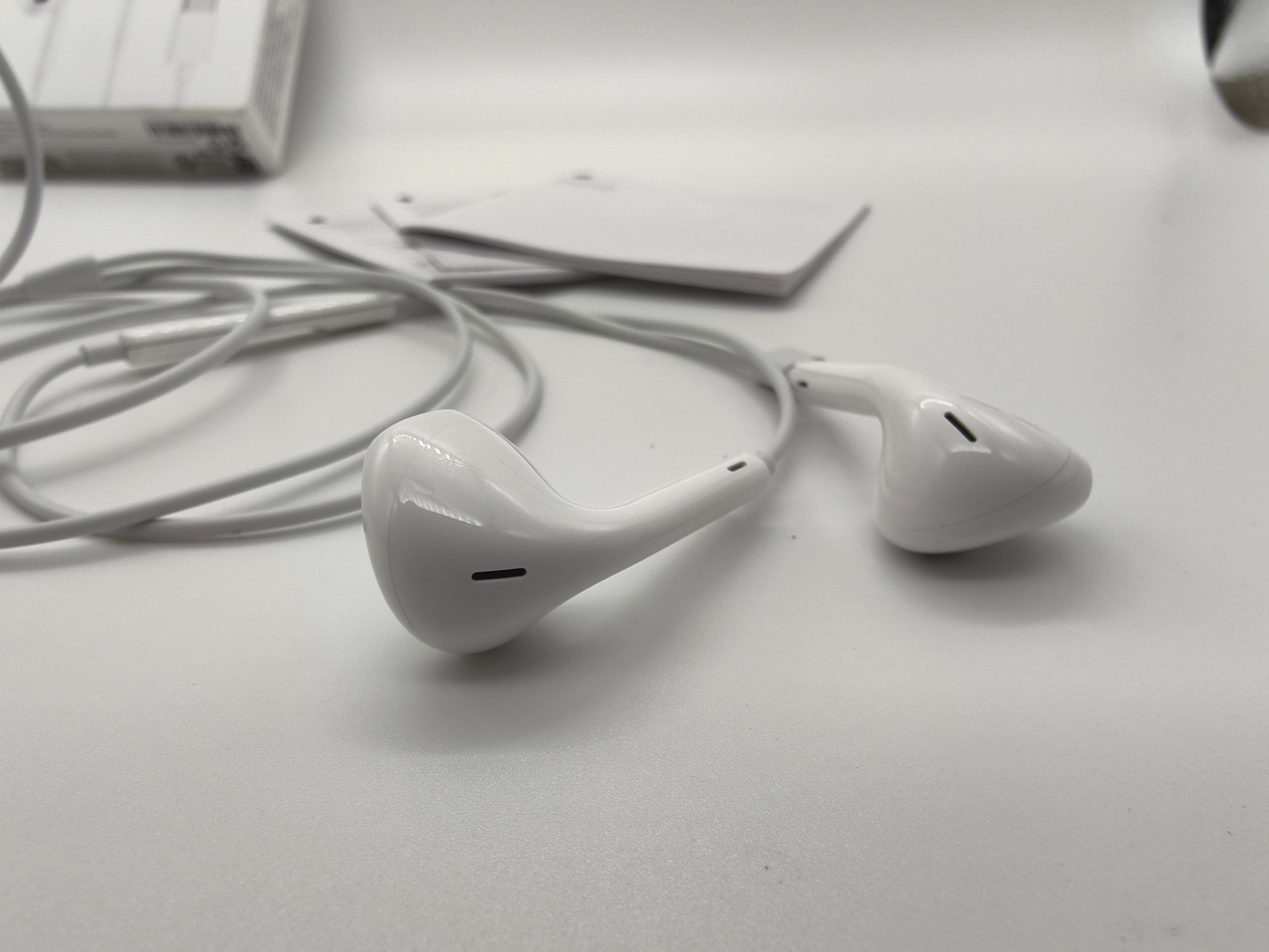 Apple EarPods Bianchi A3046 Connettore USB-C Cavo e Controller image 2