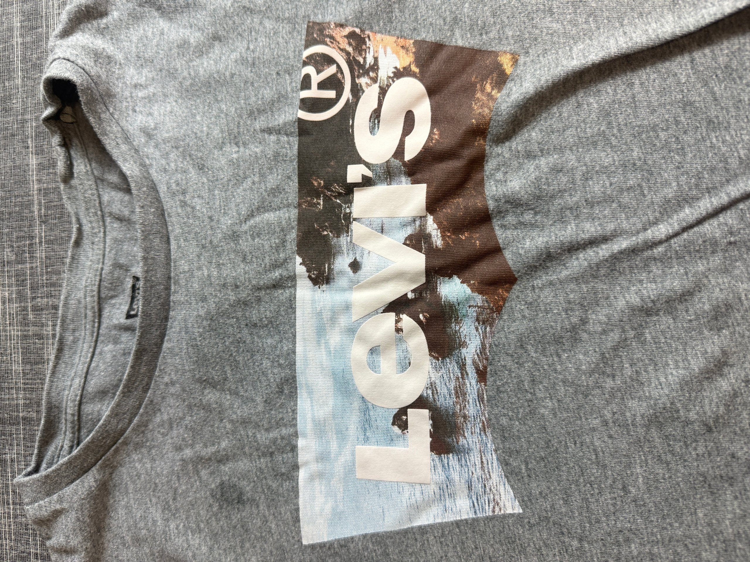 Levi's Men's Grey Graphic Logo Cotton T-Shirt S/P image 2