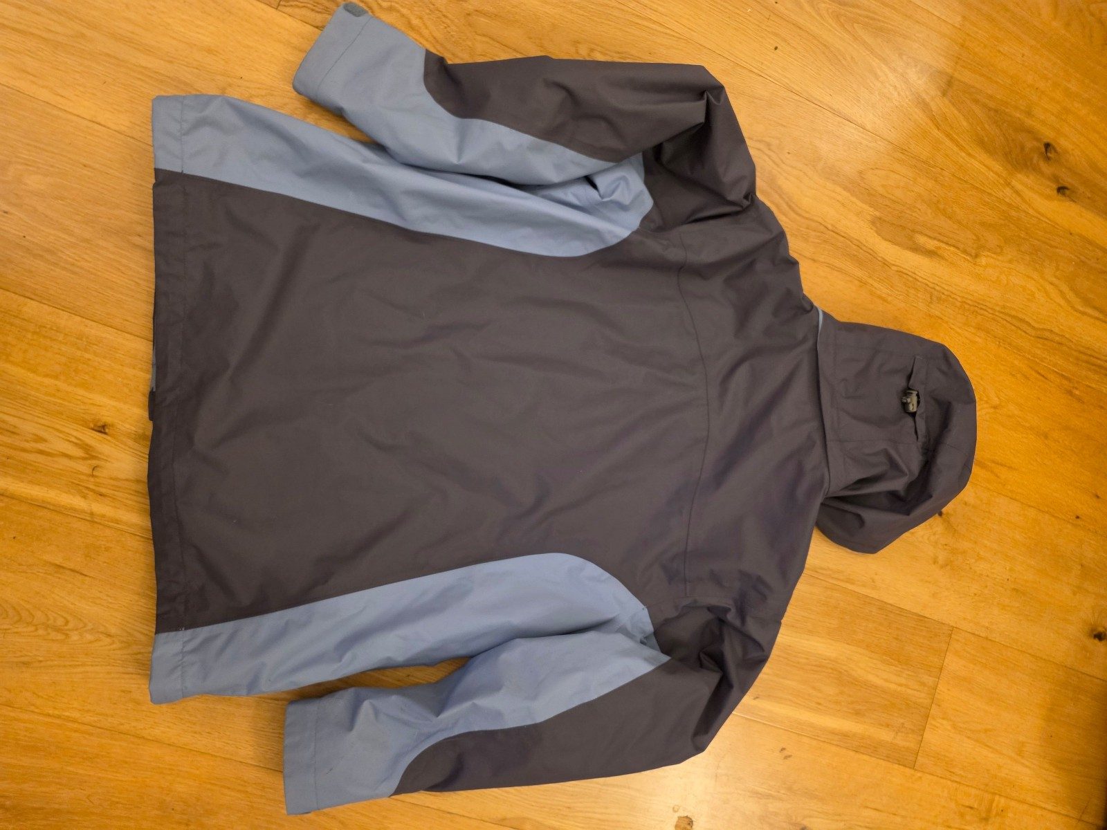 Berghaus Charcoal, Blue & Grey Hooded Waterproof Jacket Size 18 image 8