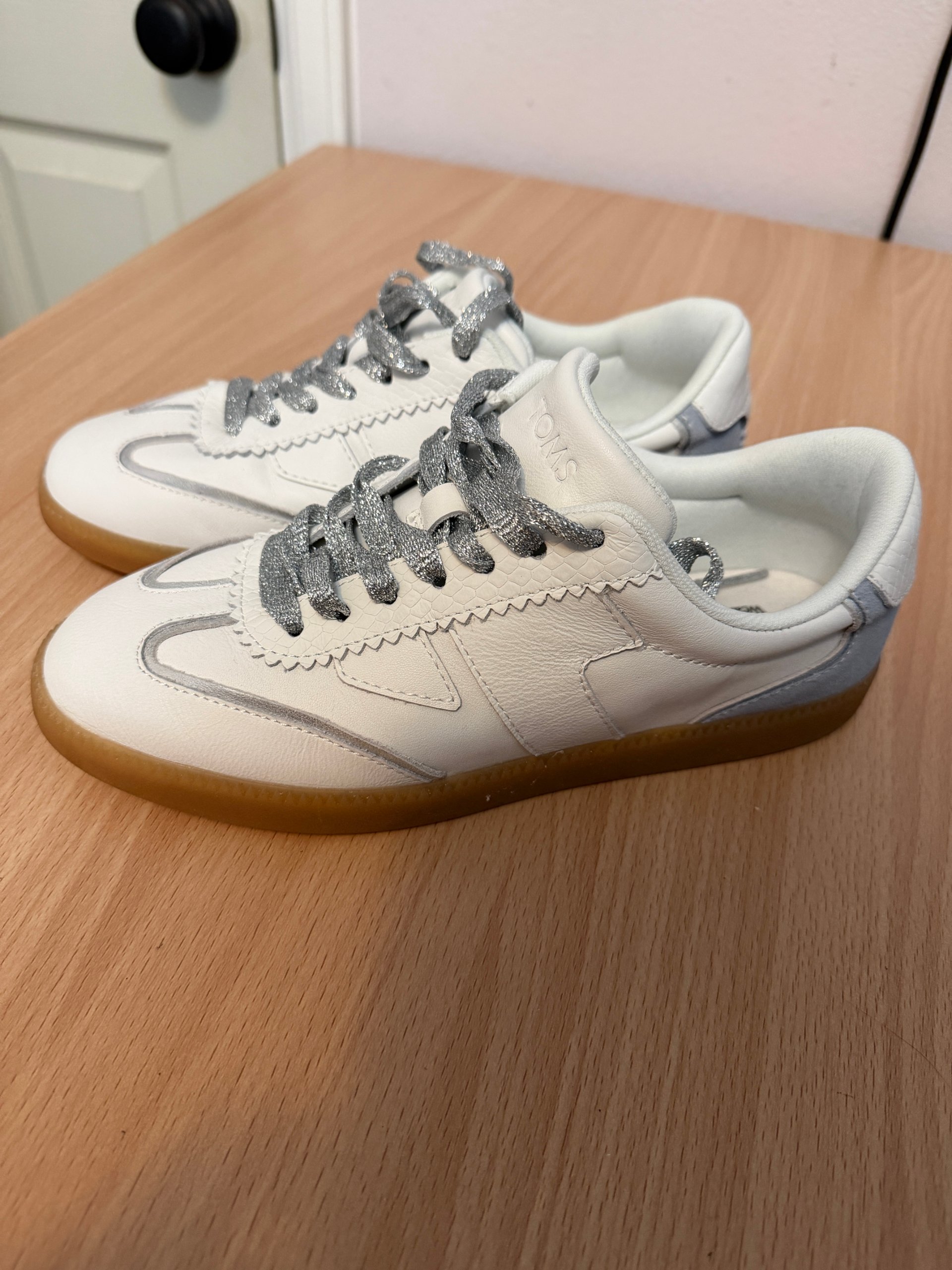 TOMS - Women's White Leather Sneakers - Size 7