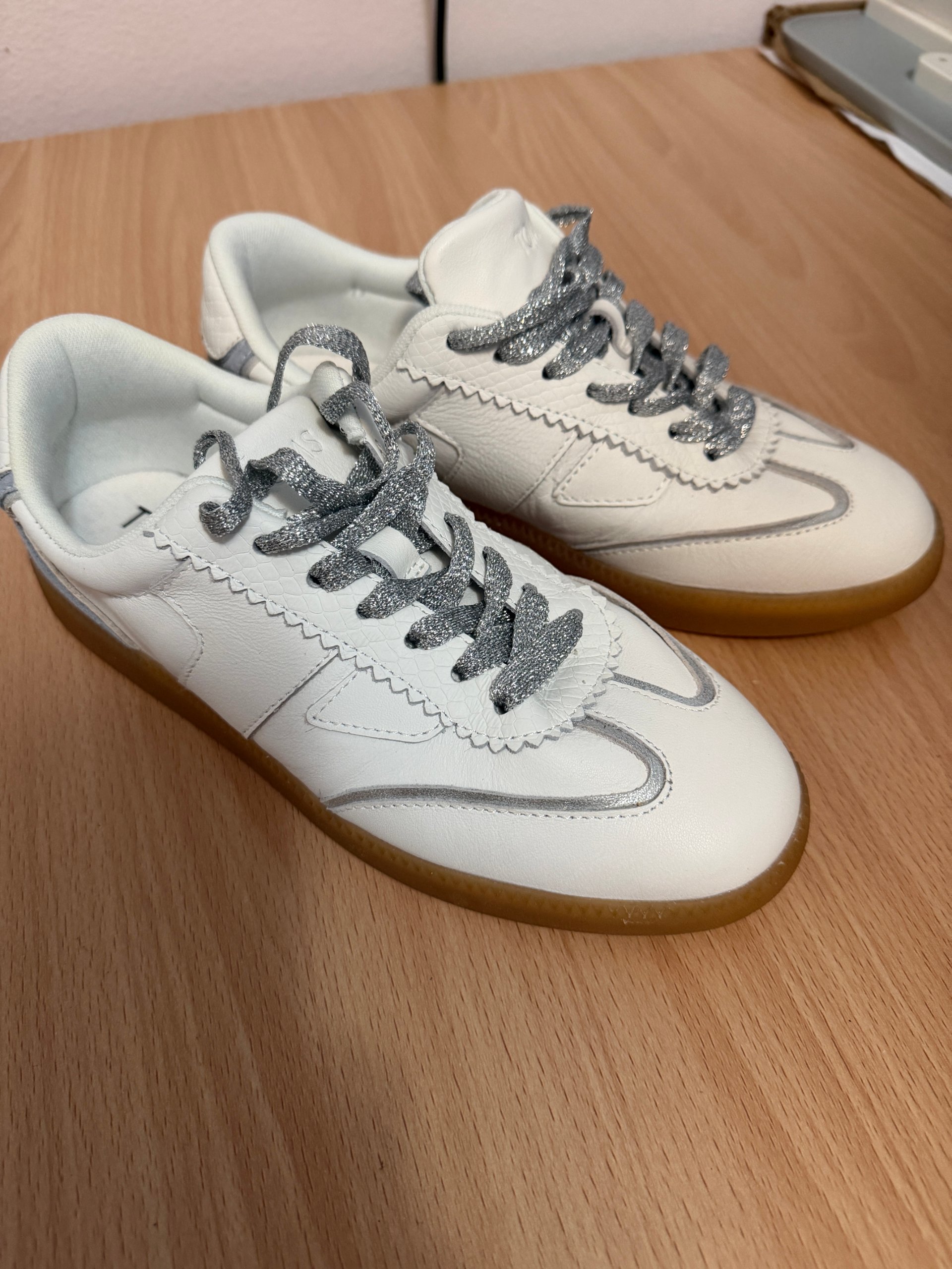 TOMS - Women's White Leather Sneakers - Size 7 image 2