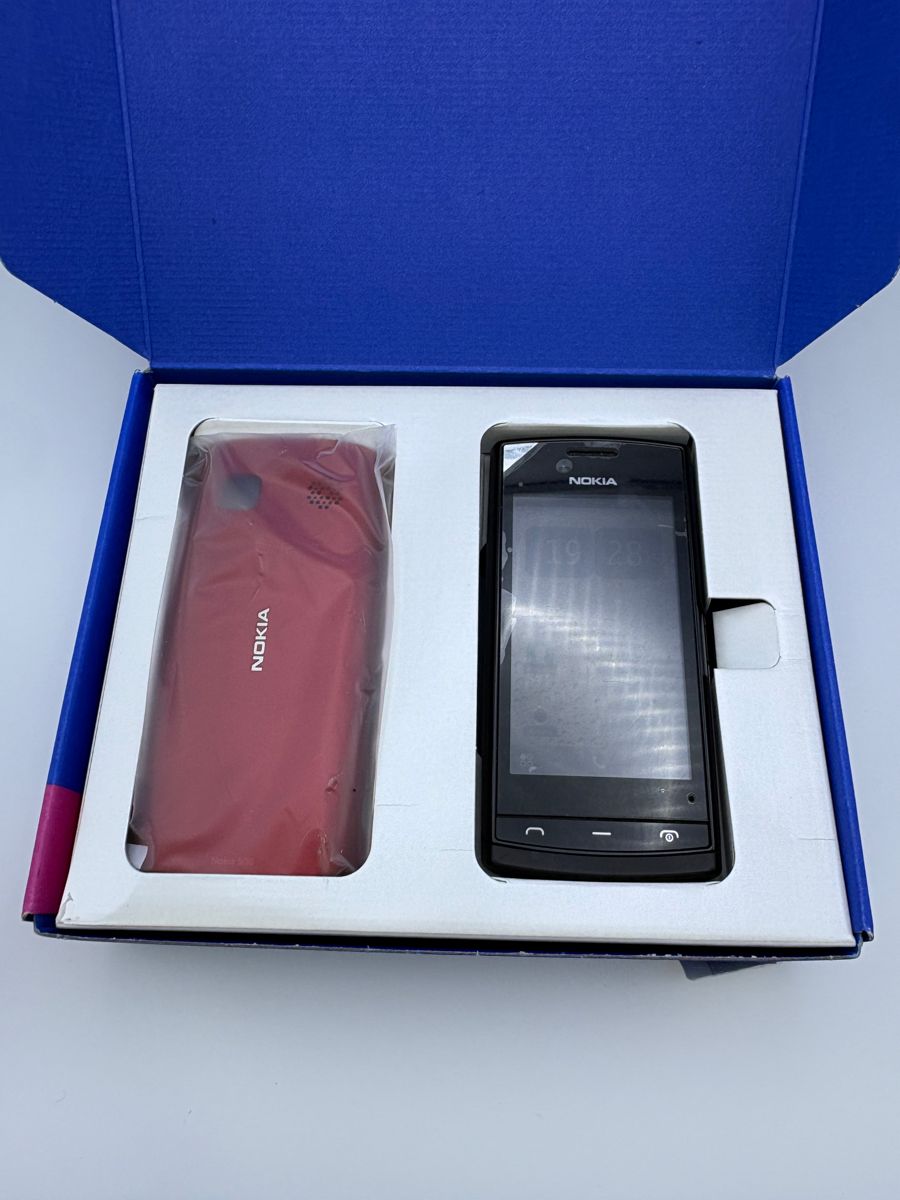 Nokia 500 Smartphone Symbian schwarz OVP mit 2 Wechselcovern rot blau unbenutzt