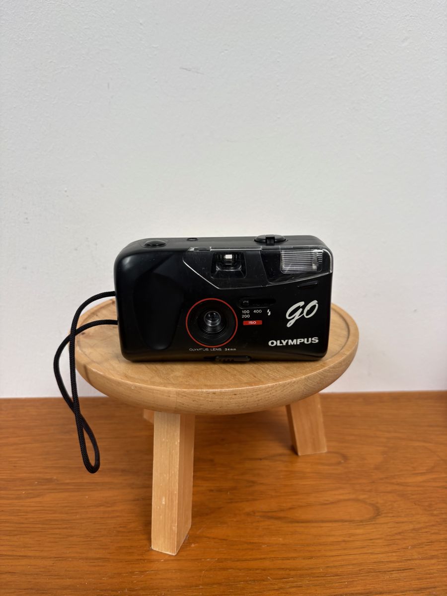 Olympus GO 35mm Kompaktkamera Fixfokus schwarz 90er Point and Shoot Blitz