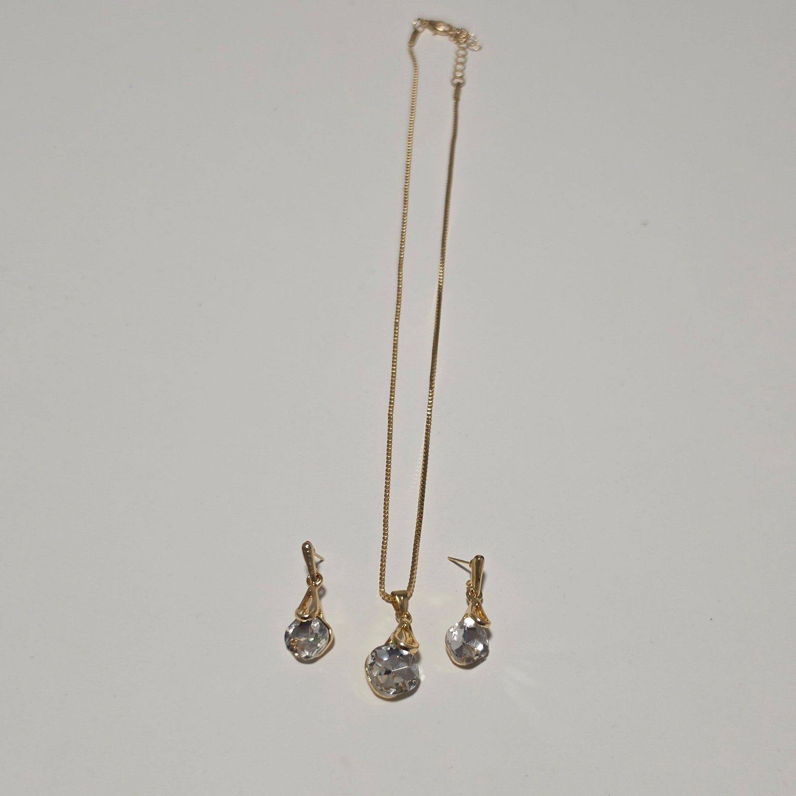 Costume Gold Tone Clear Crystal Pendant Necklace & Earrings Set.b9