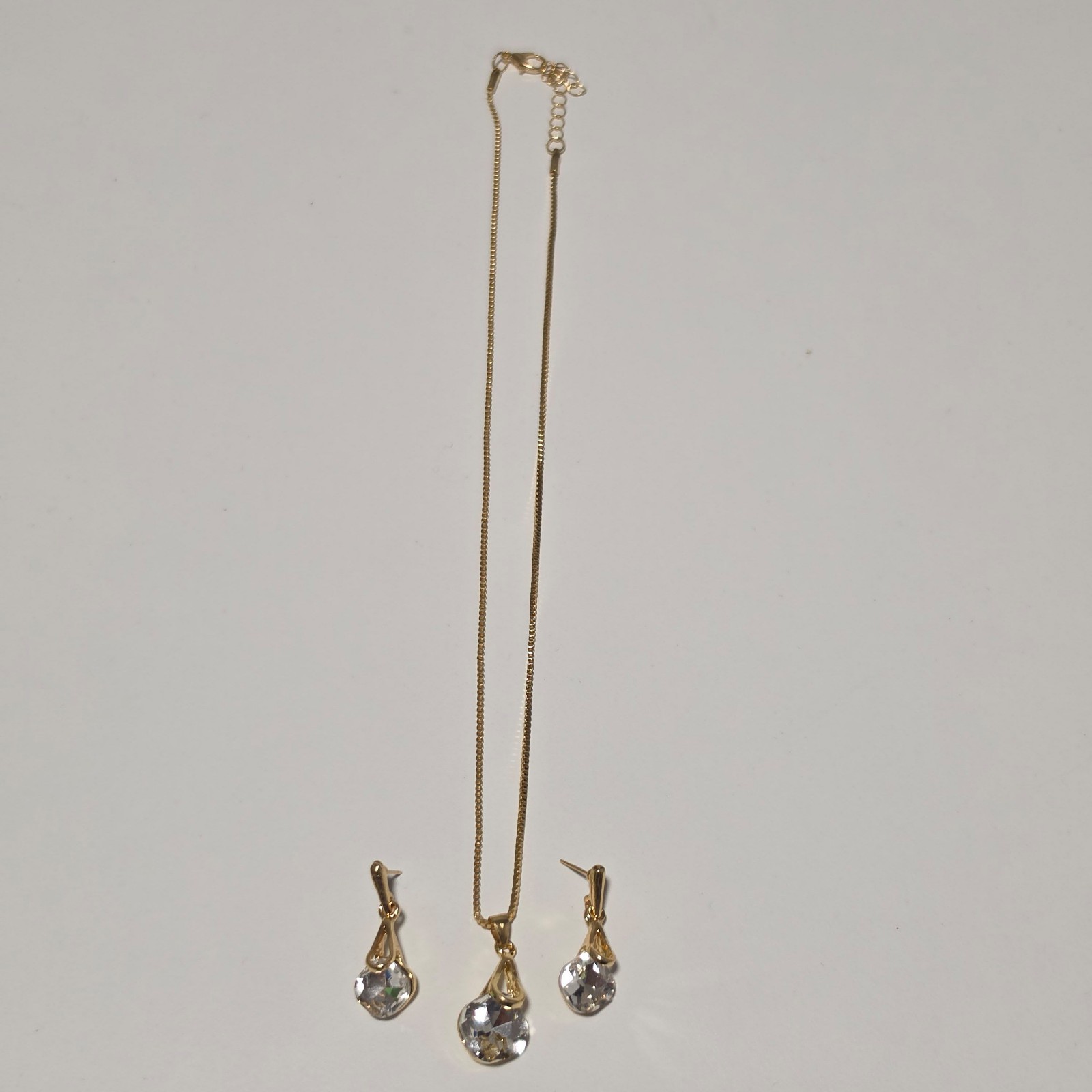 Costume Gold Tone Clear Crystal Pendant Necklace & Earrings Set.b9 image 3