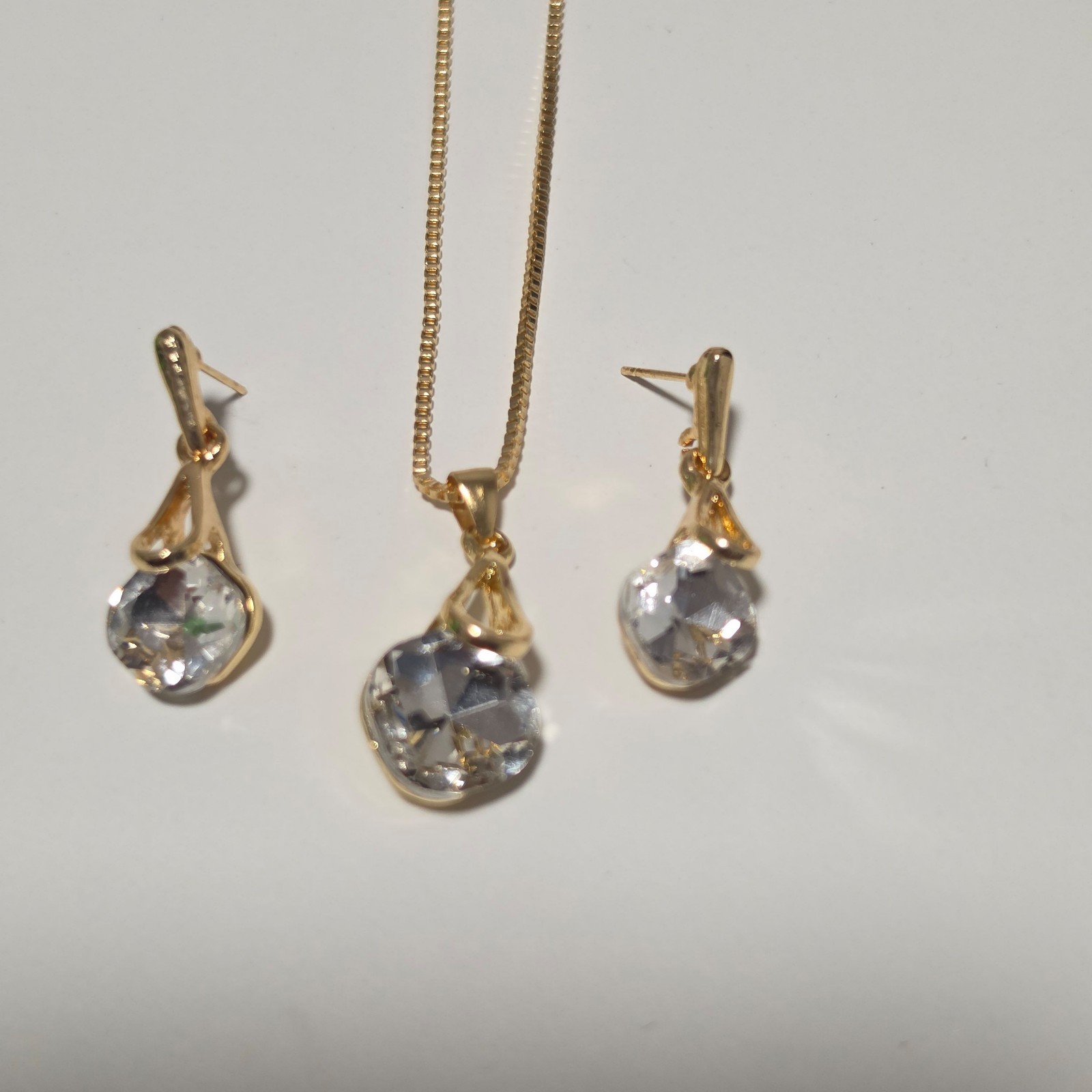 Costume Gold Tone Clear Crystal Pendant Necklace & Earrings Set.b9 image 4