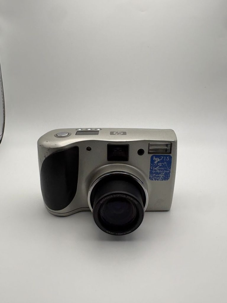 HP Photosmart 715 Digitalkamera 3.3MP 3x Zoom silber 2001 Y2K Digicam