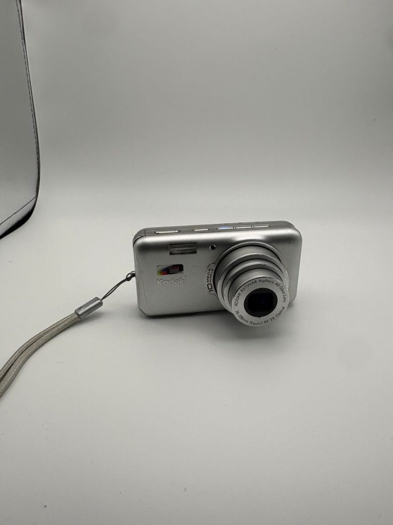 Kodak EasyShare V1003 Digitalkamera 10MP 3x Zoom silber 2006 Y2K Digicam