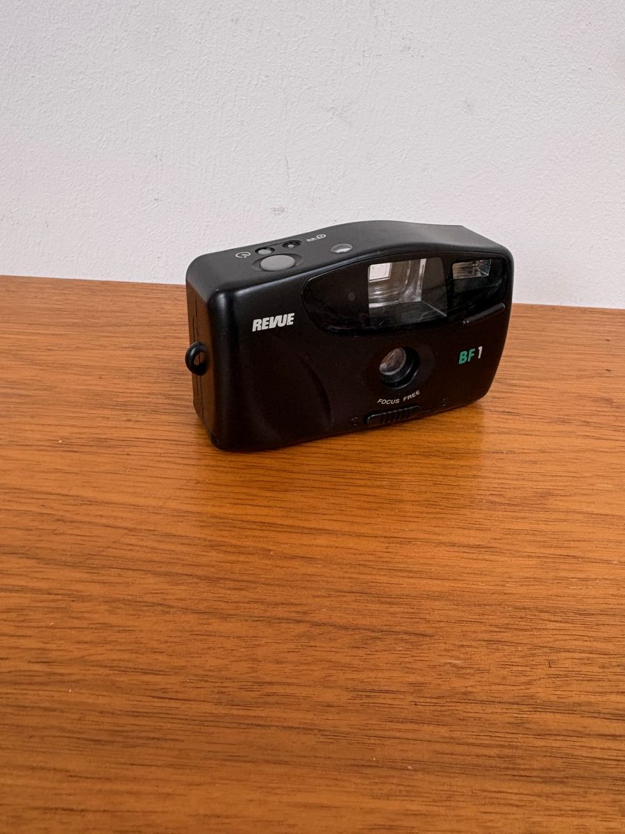 Revue BF1 35mm Kompaktkamera Fixfokus Focus Free schwarz 90er Point and Shoot