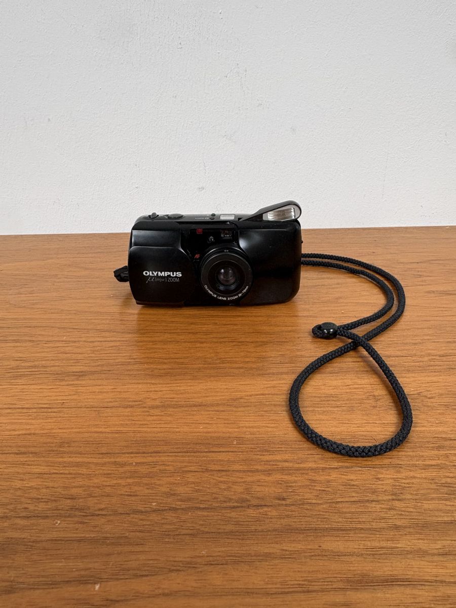 Olympus µ mju Zoom 35–70mm 35mm Kompaktkamera Weatherproof schwarz 90er image 2