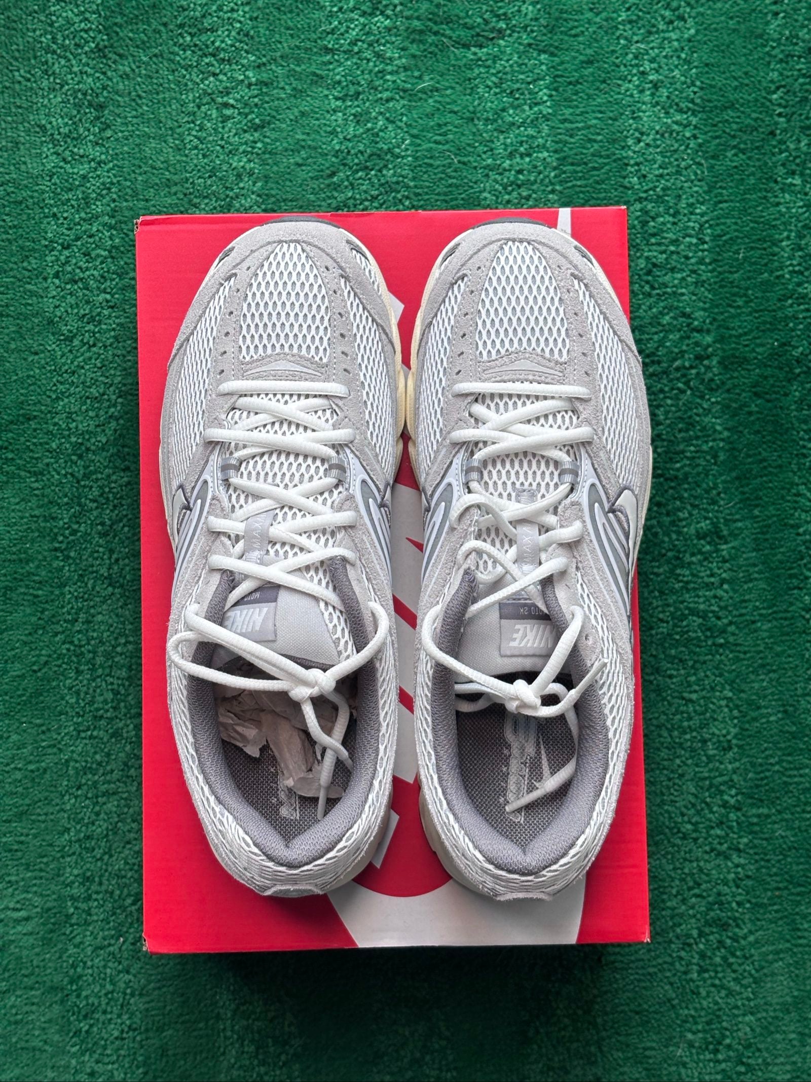 Size UK 9.5 | Nike Air Max Moto 2K | Grey Fog Summit White IQ4924-005 | New image 3