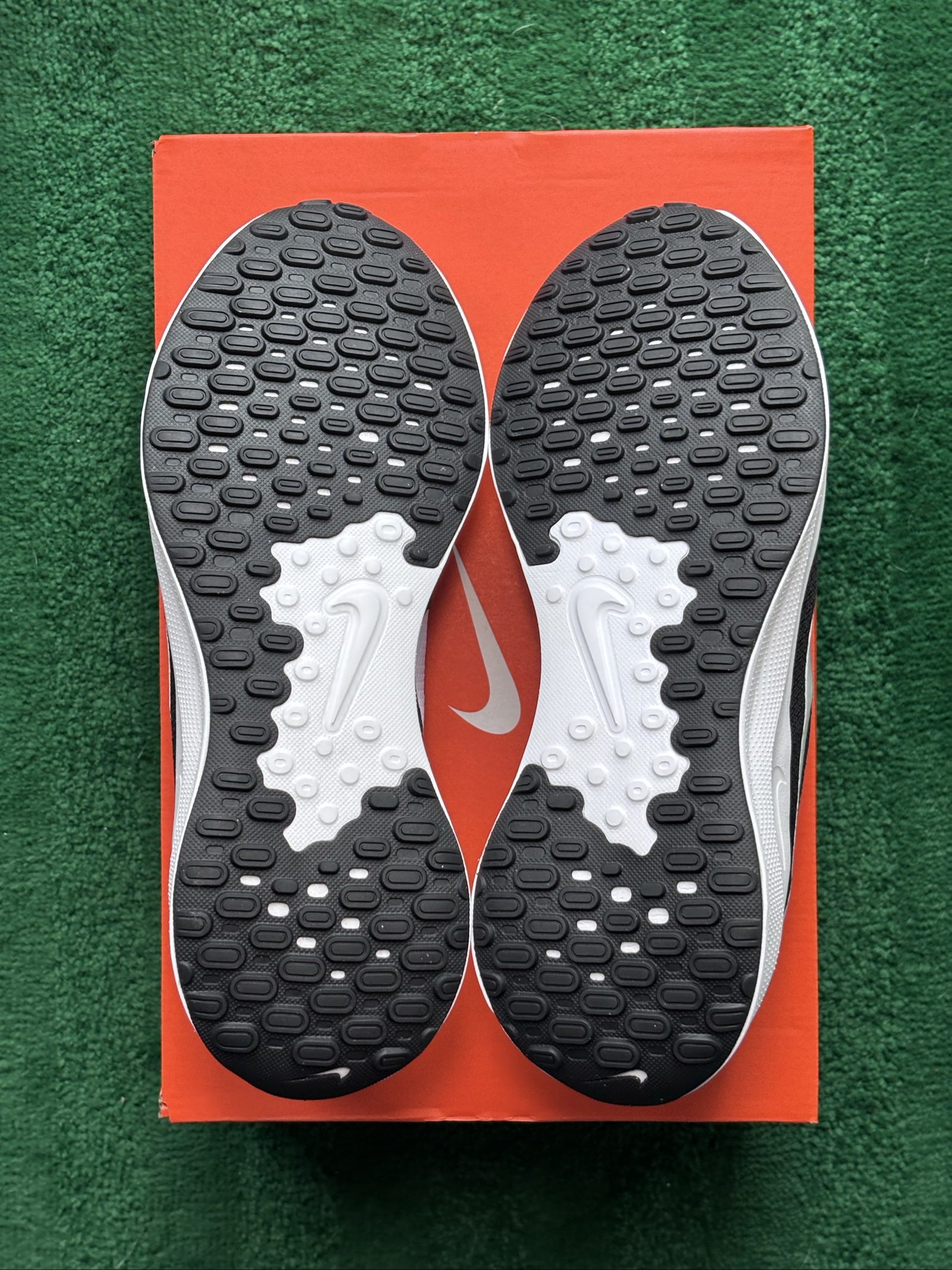 UK 9 Nike Revolution 7 | Black White FB2207-001 | New image 5