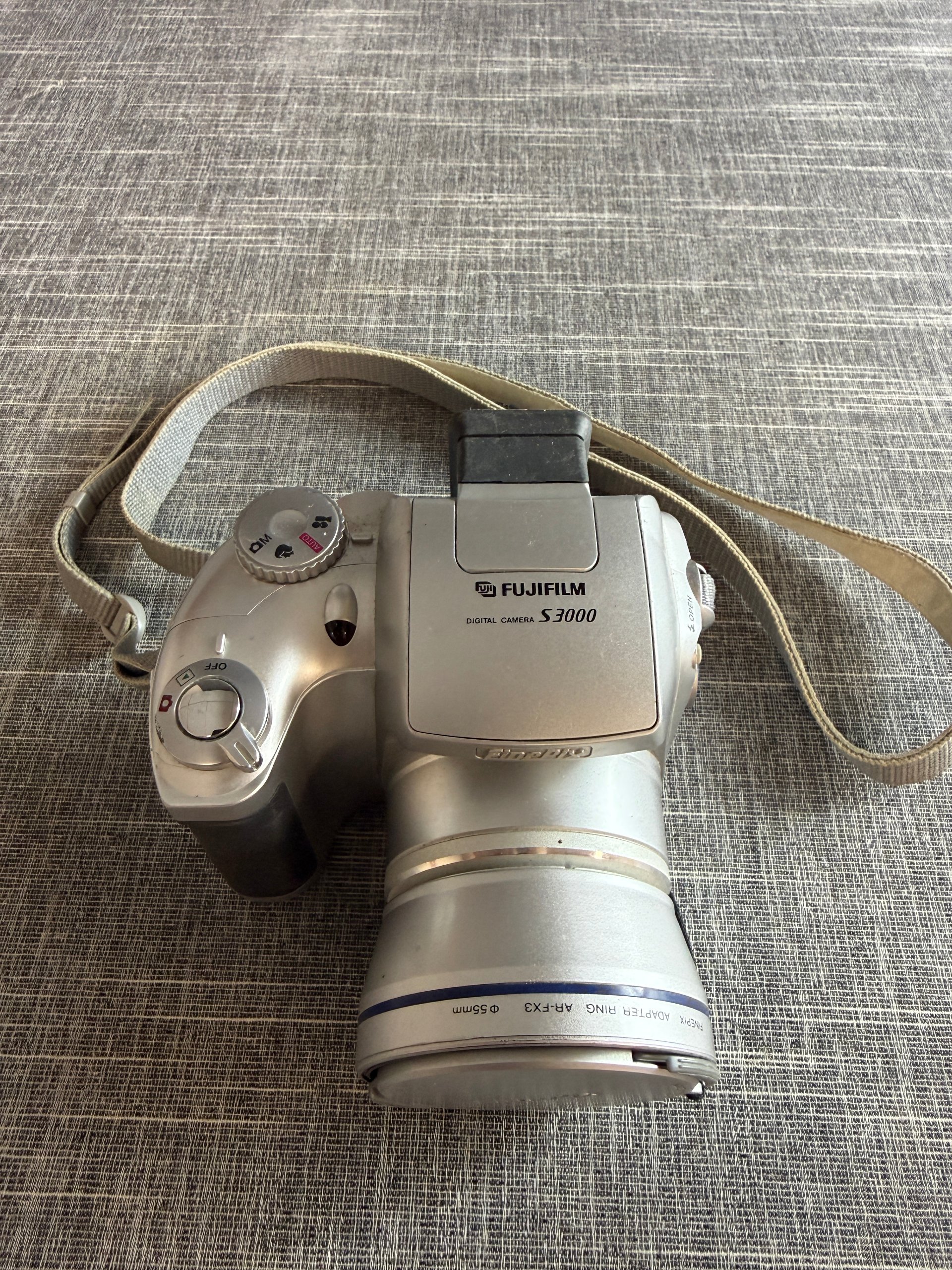 Fujifilm FinePix S3000 Digital Camera 3.2MP 6x Zoom Camera (A121) image 2