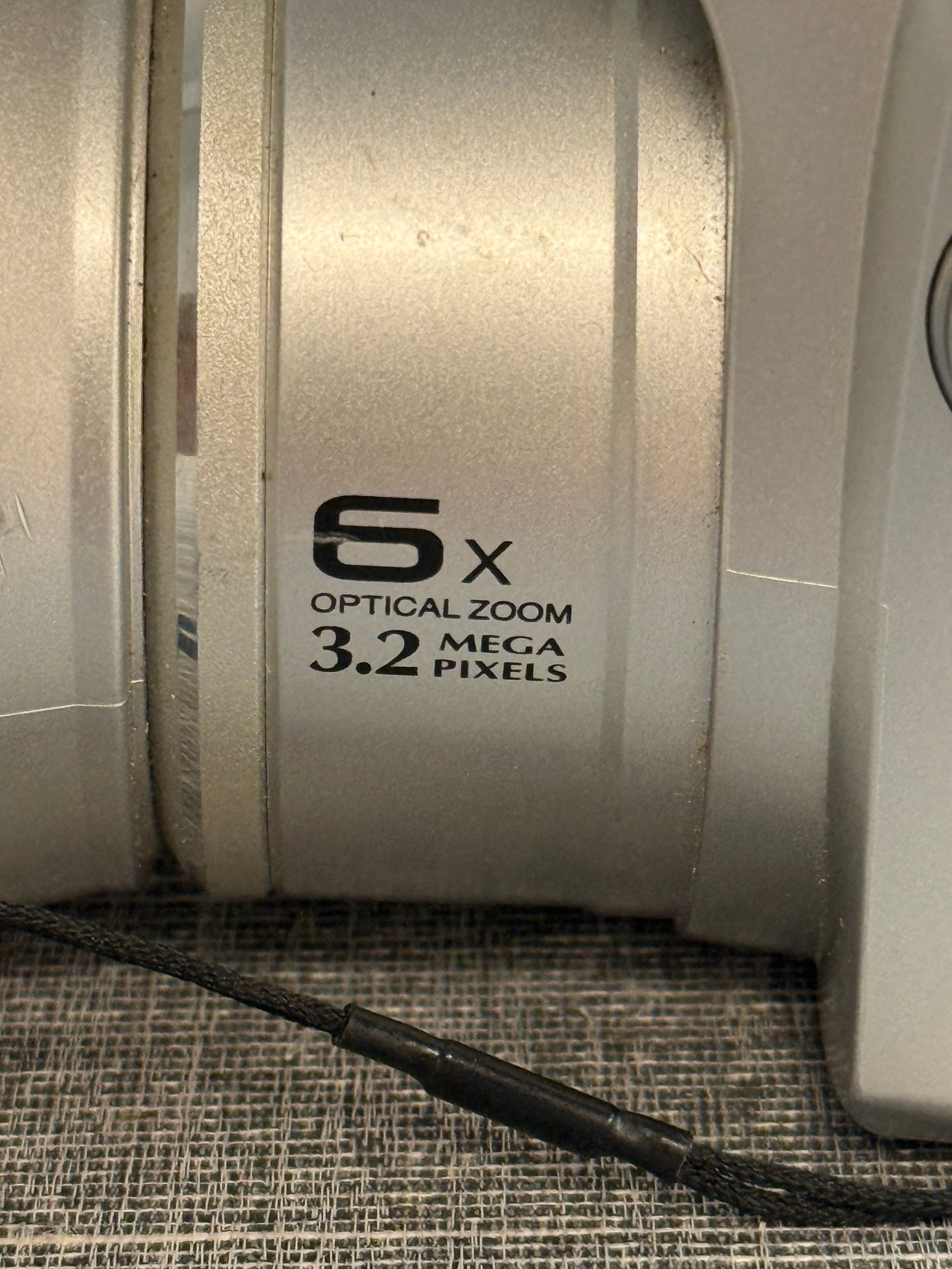 Fujifilm FinePix S3000 Digital Camera 3.2MP 6x Zoom Camera (A121) image 5
