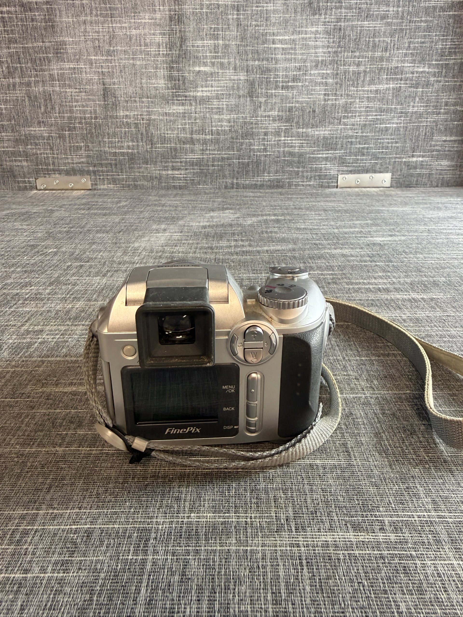 Fujifilm FinePix S3000 Digital Camera 3.2MP 6x Zoom Camera (A121) image 6