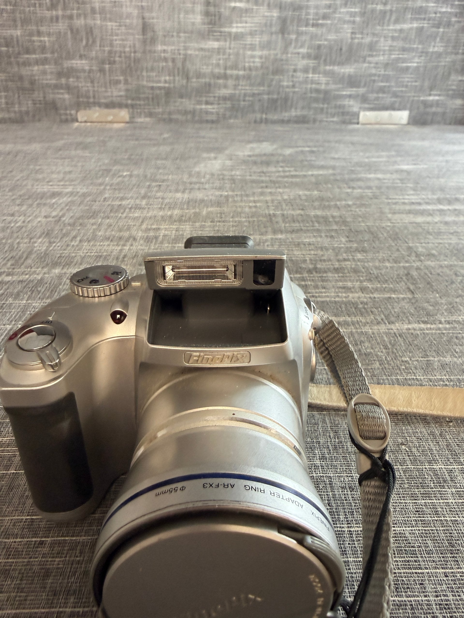 Fujifilm FinePix S3000 Digital Camera 3.2MP 6x Zoom Camera (A121) image 7