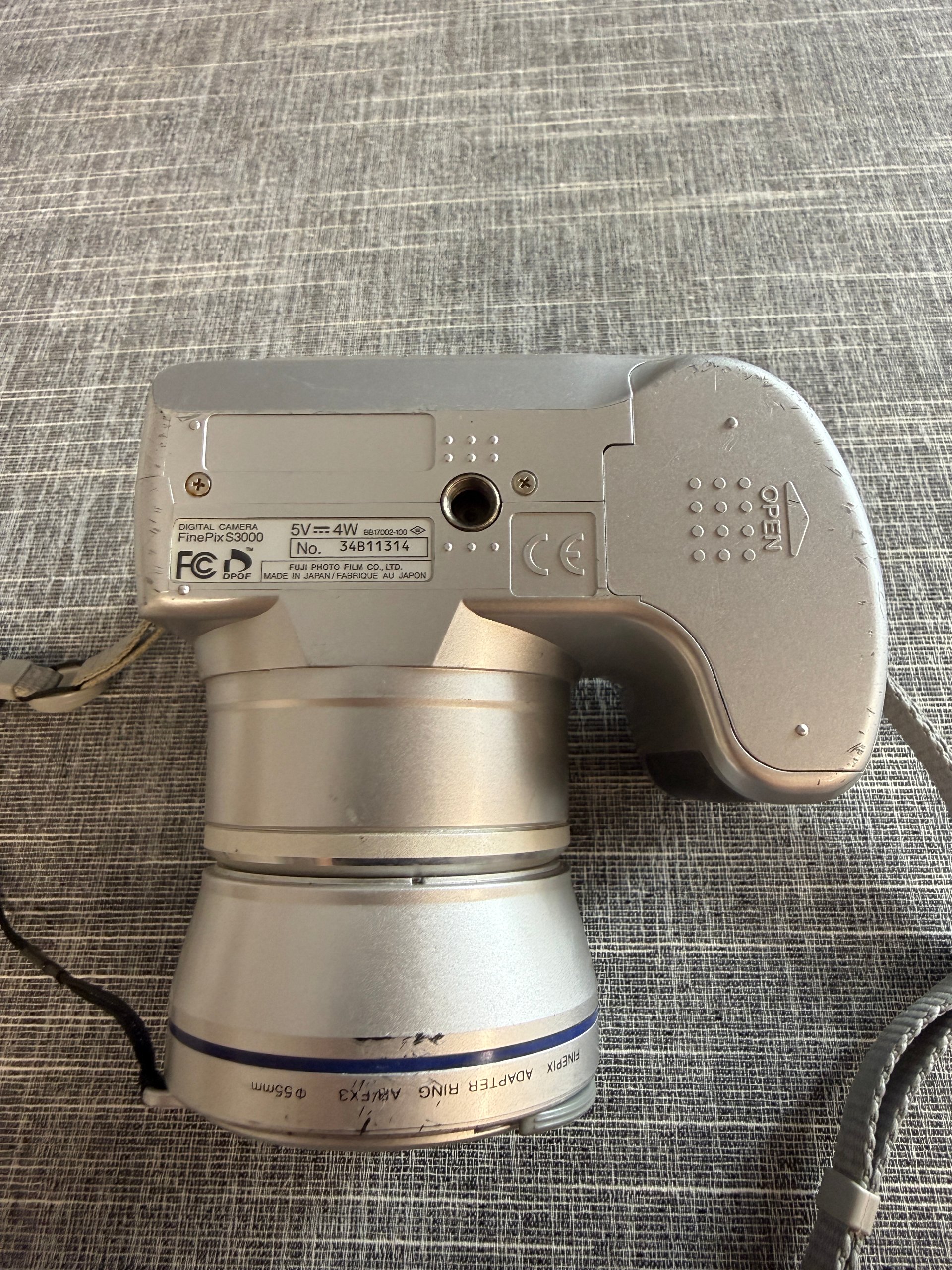 Fujifilm FinePix S3000 Digital Camera 3.2MP 6x Zoom Camera (A121) image 8