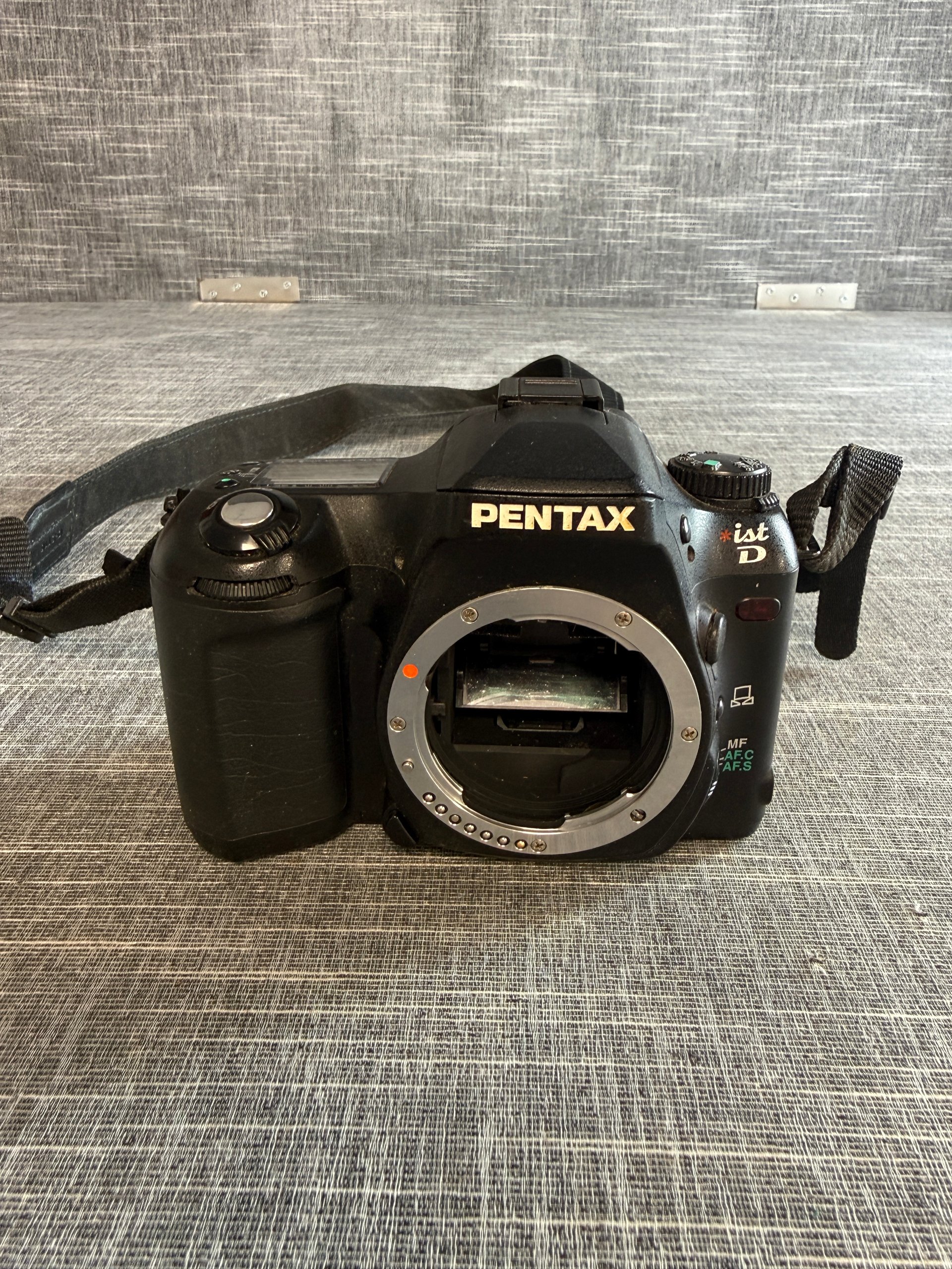 Pentax istD Digital SLR Camera Black Body Only