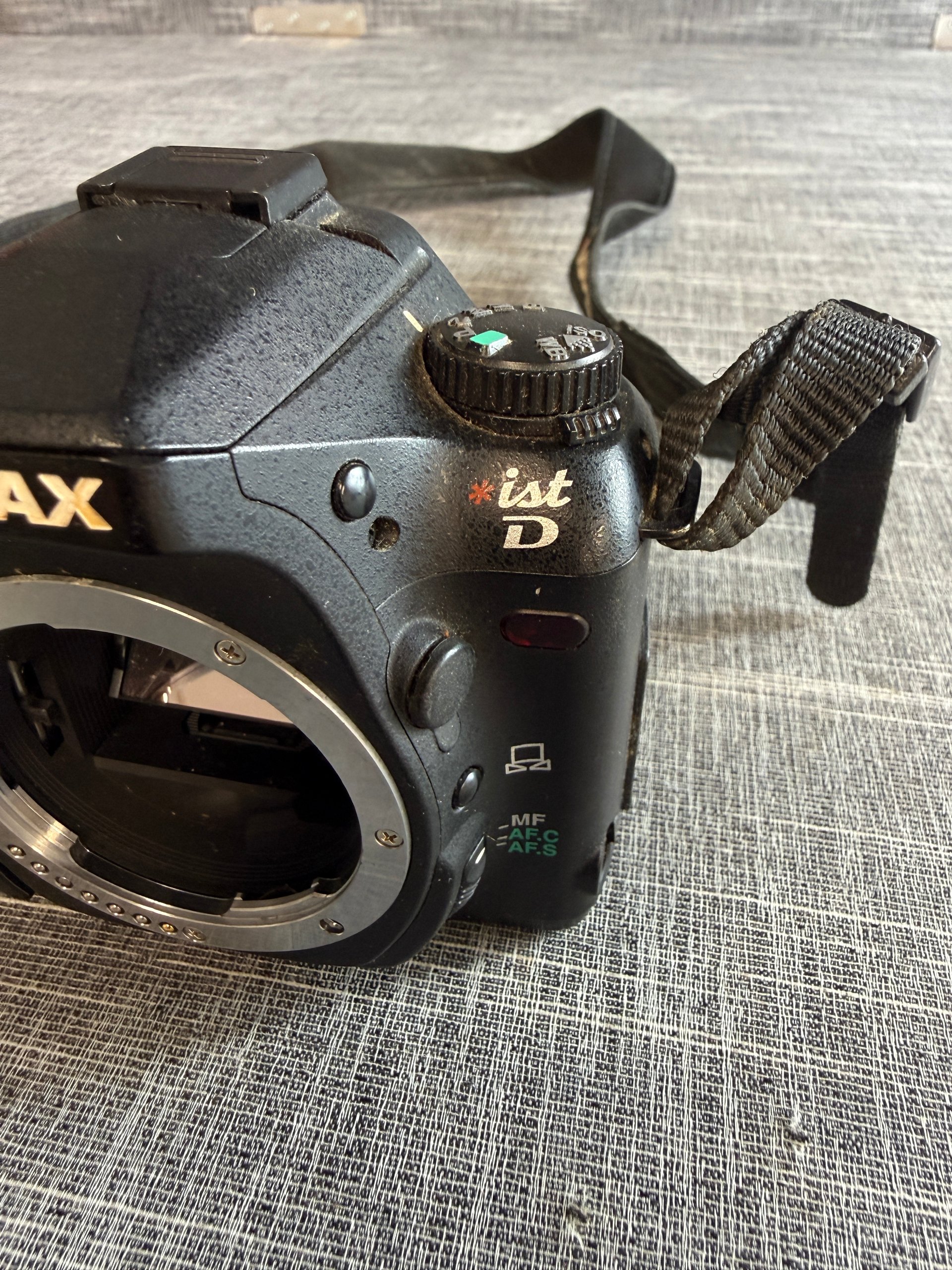 Pentax istD Digital SLR Camera Black Body Only image 3