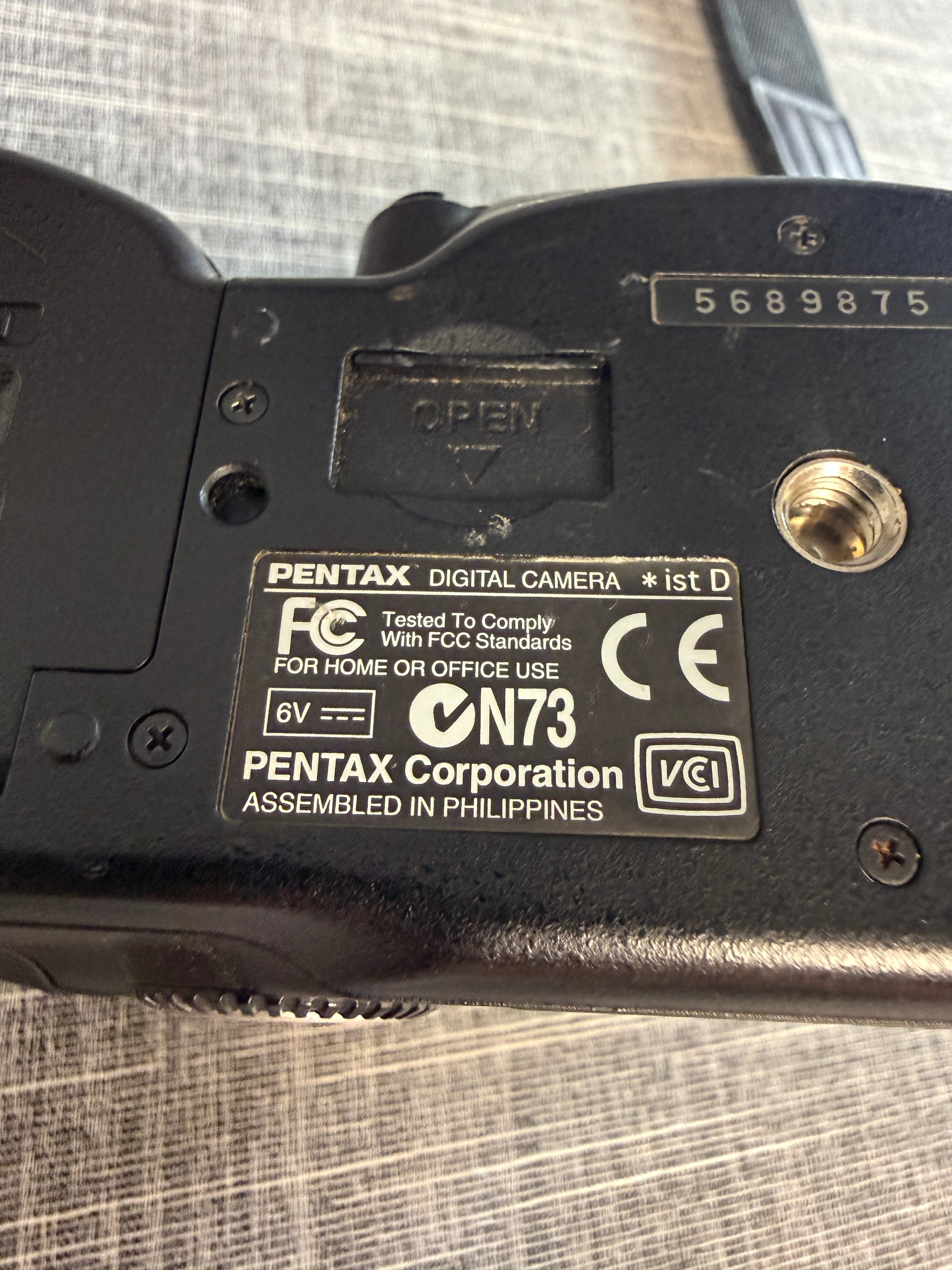 Pentax istD Digital SLR Camera Black Body Only image 8